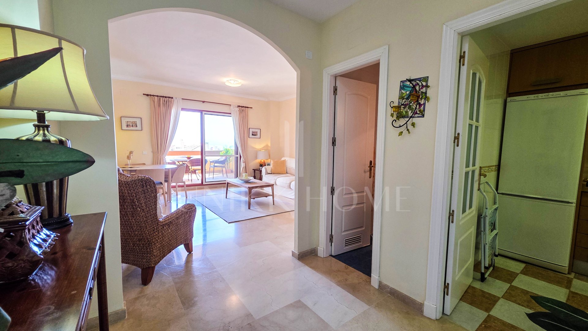 Apartamento en Planta Intermedia con Vistas Panorámicas en Altos de Princesa Kristina