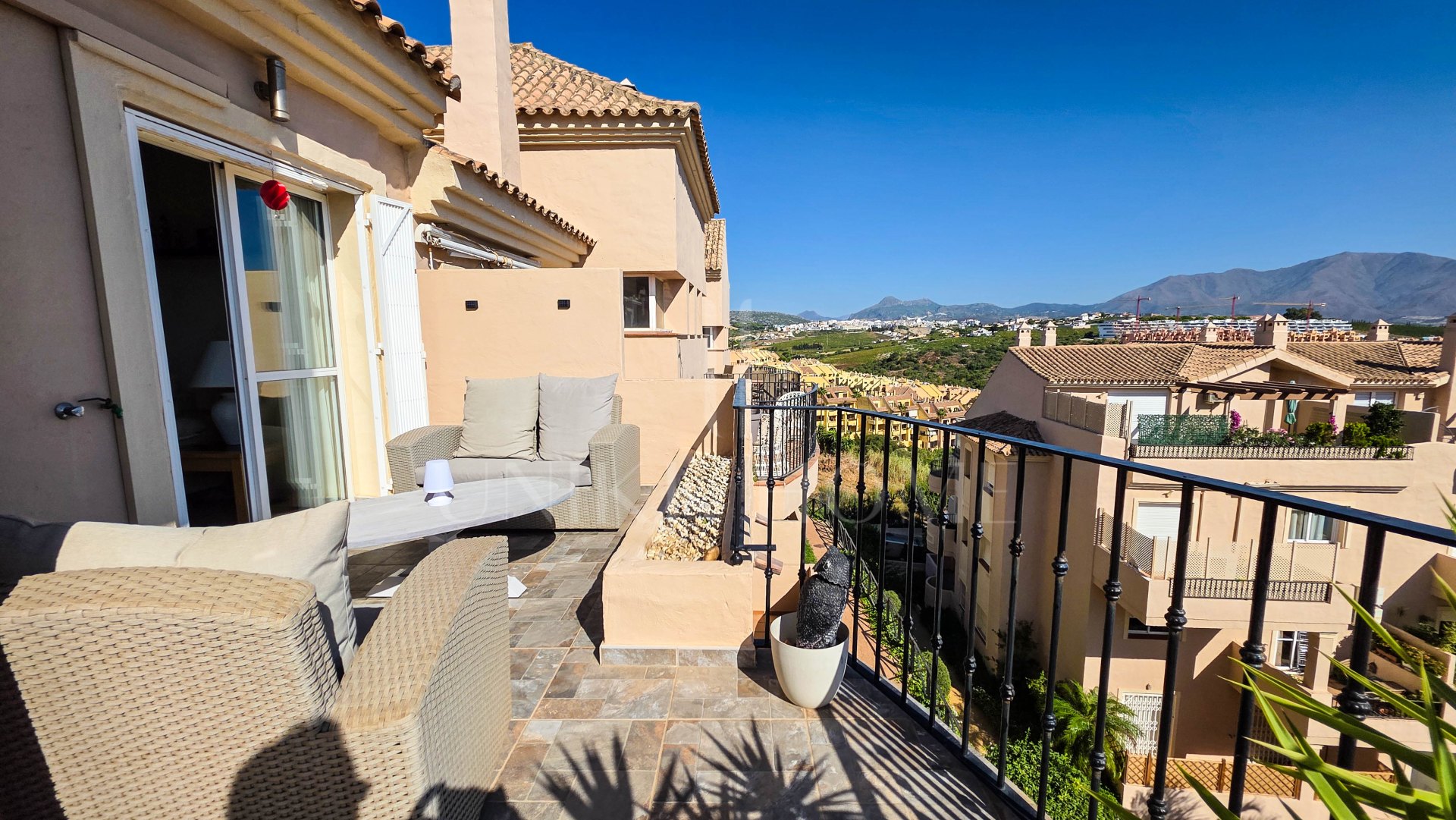Refurbished Duplex Penthouse with Panoramic Sea and Mountain Views in La Duquesa