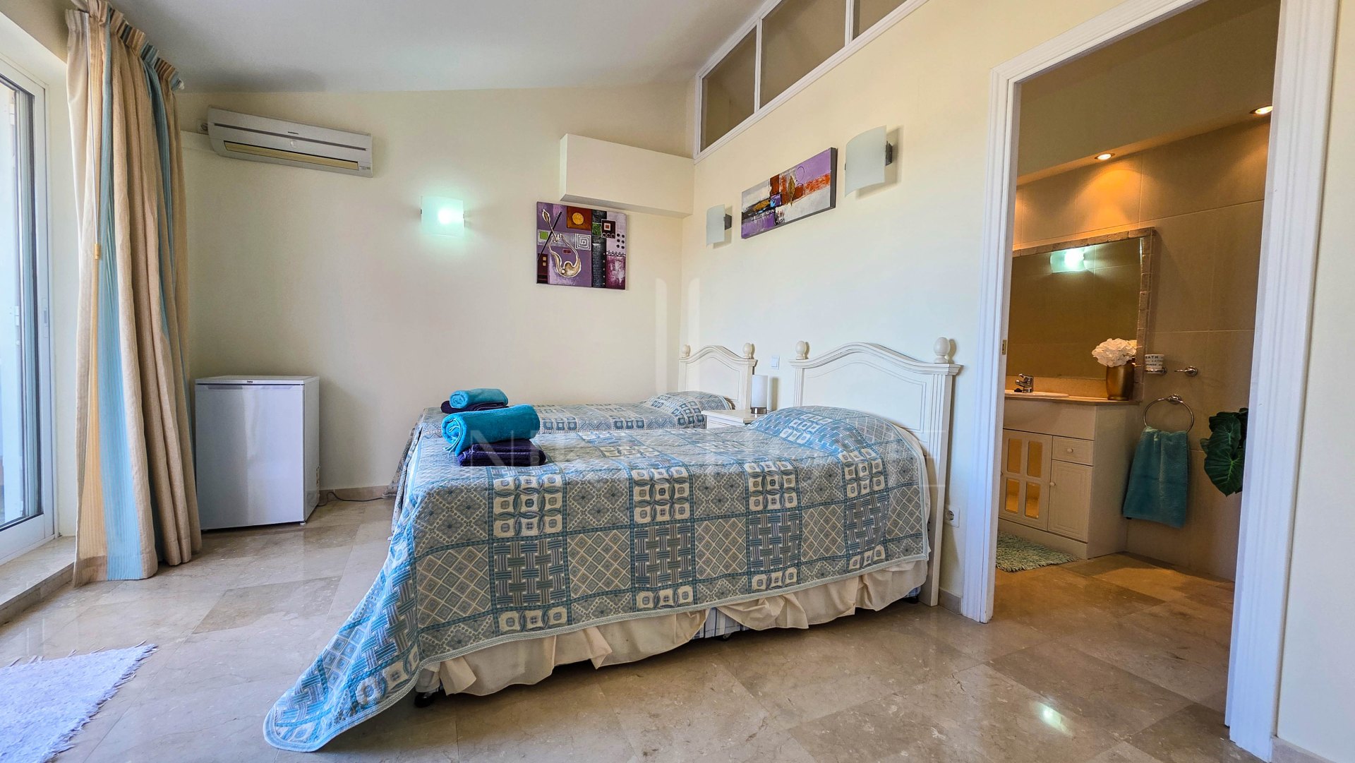 Refurbished Duplex Penthouse with Panoramic Sea and Mountain Views in La Duquesa