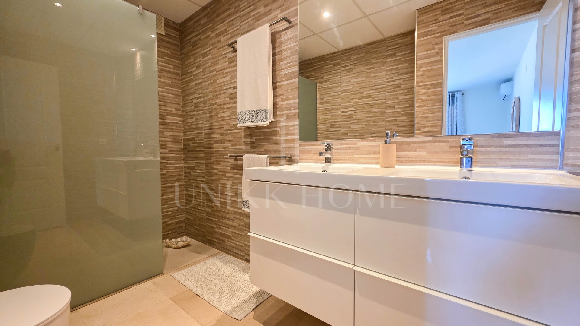 Refurbished Duplex Penthouse with Panoramic Sea and Mountain Views in La Duquesa