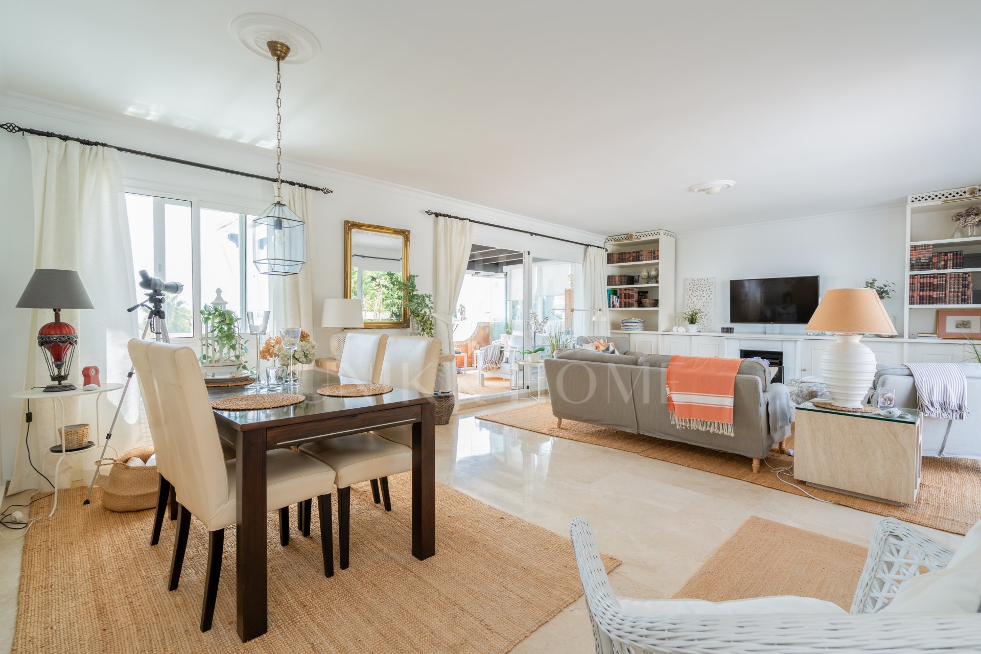 Two bedroom top floor apartment with amazing sea views