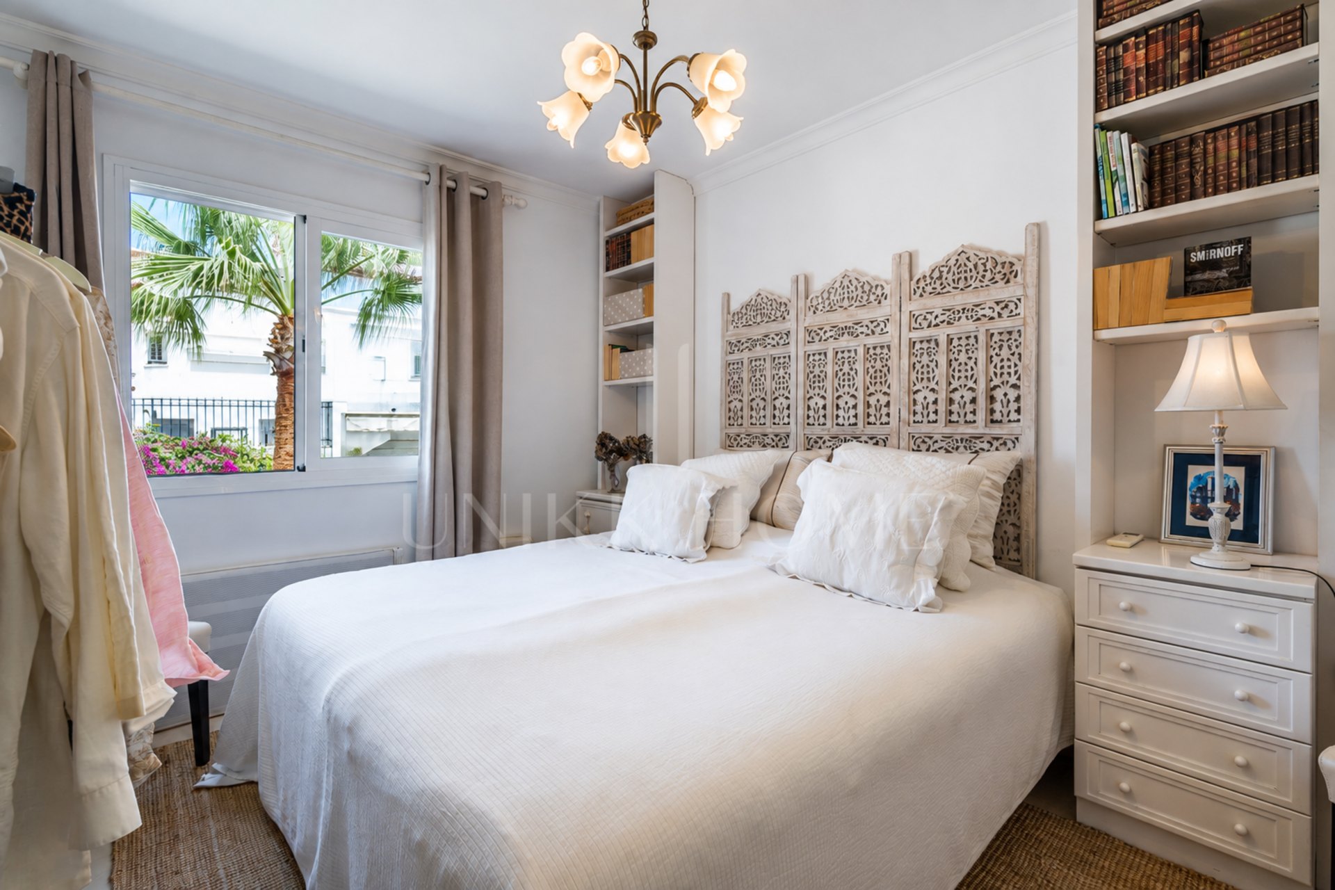 Two bedroom top floor apartment with amazing sea views