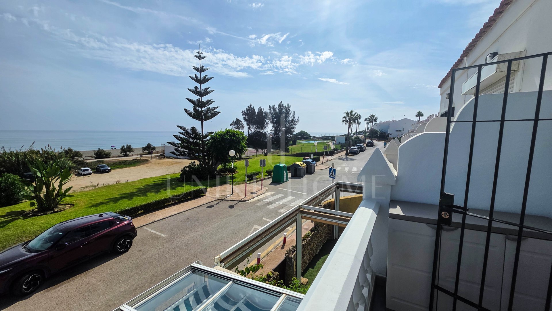 Refurbished Frontline Beach Townhouse with Panoramic Views in Aldea Beach