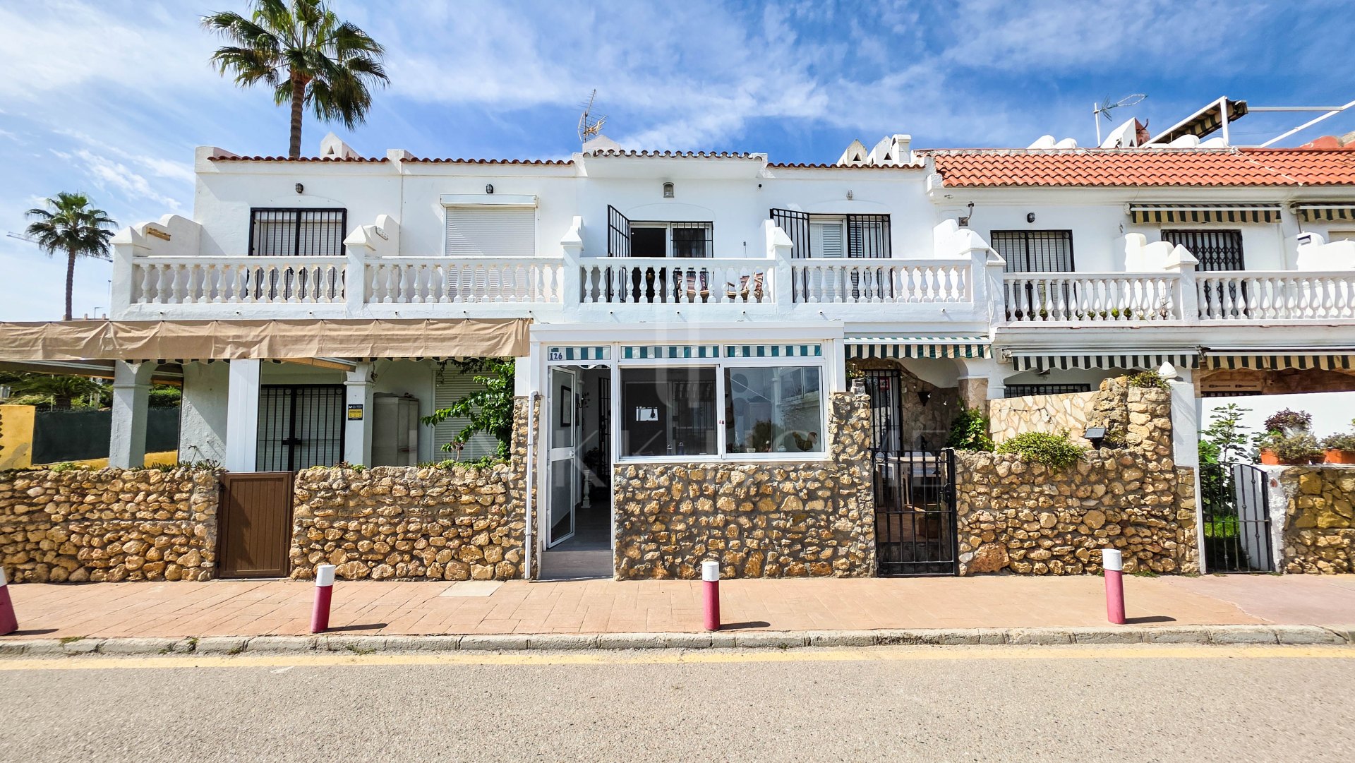 Refurbished Frontline Beach Townhouse with Panoramic Views in Aldea Beach