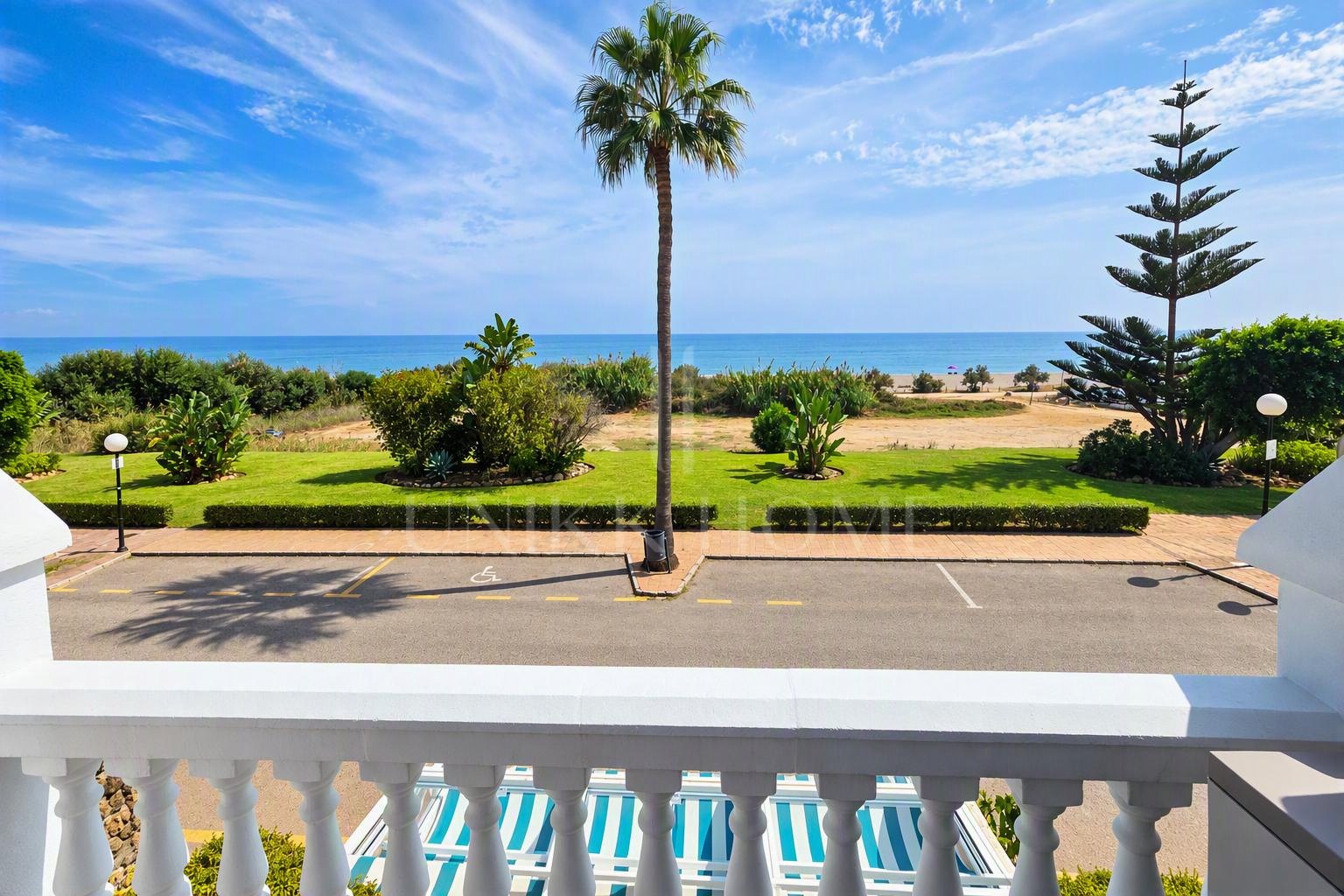 Refurbished Frontline Beach Townhouse with Panoramic Views in Aldea Beach