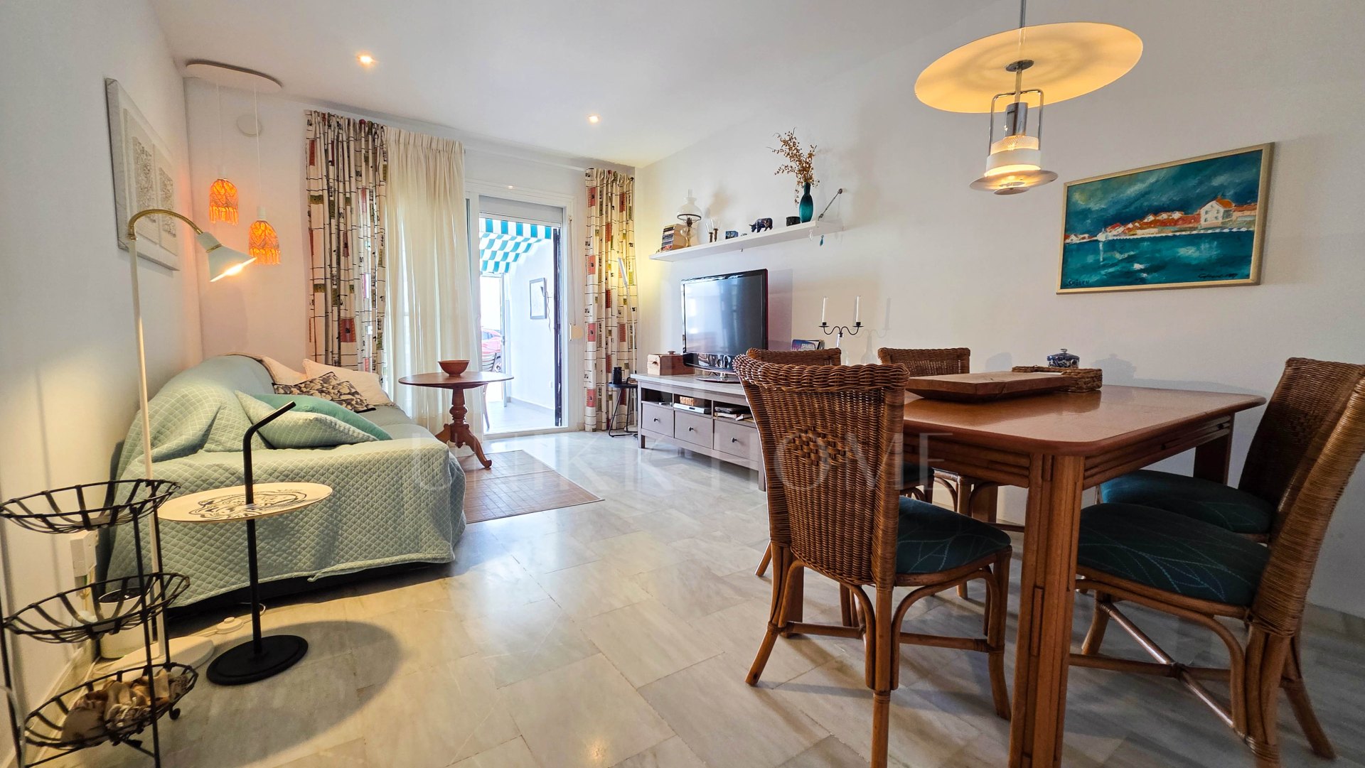 Refurbished Frontline Beach Townhouse with Panoramic Views in Aldea Beach