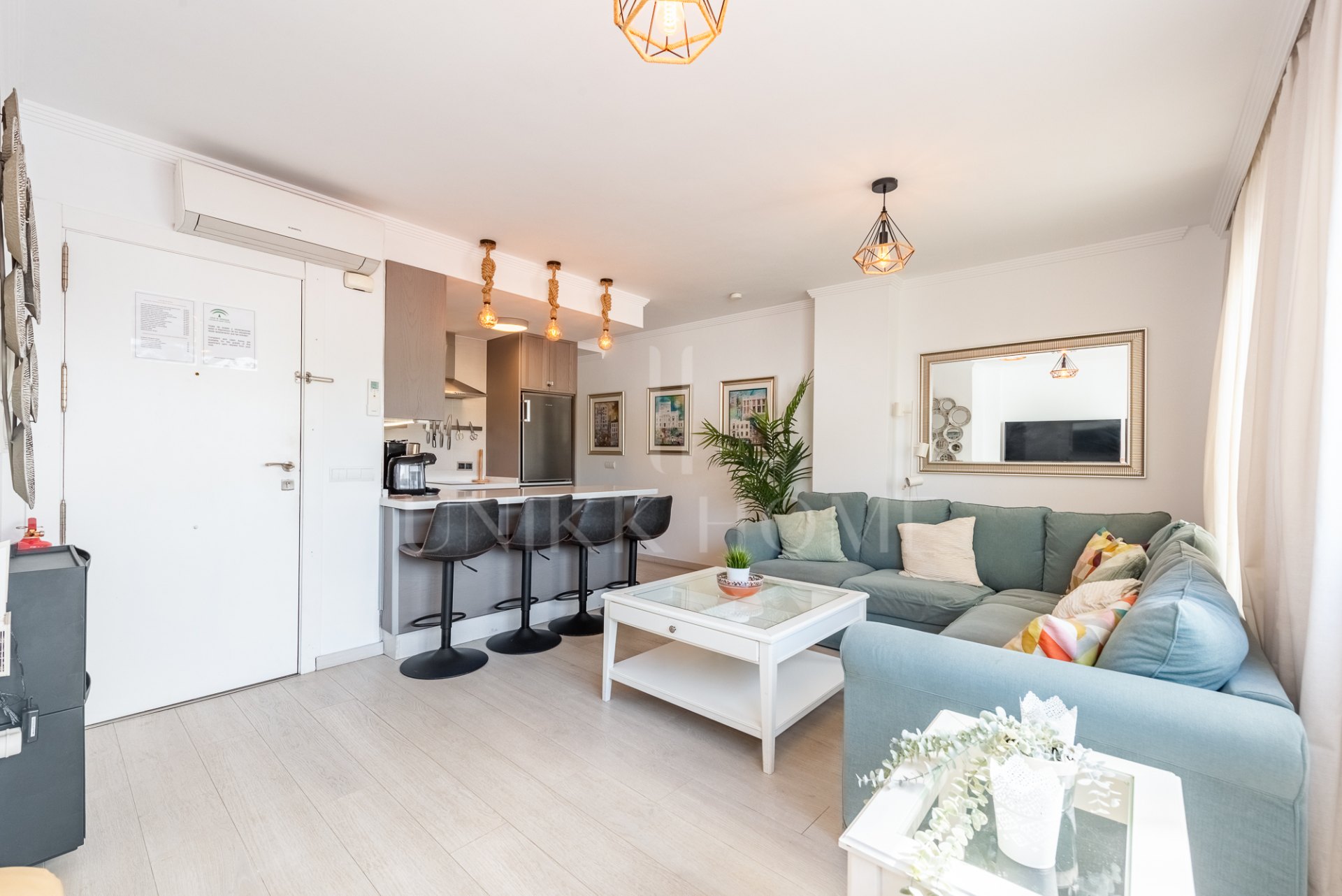 Encantador apartamento de 2 dormitorios en el corazón de La Cala de Mijas