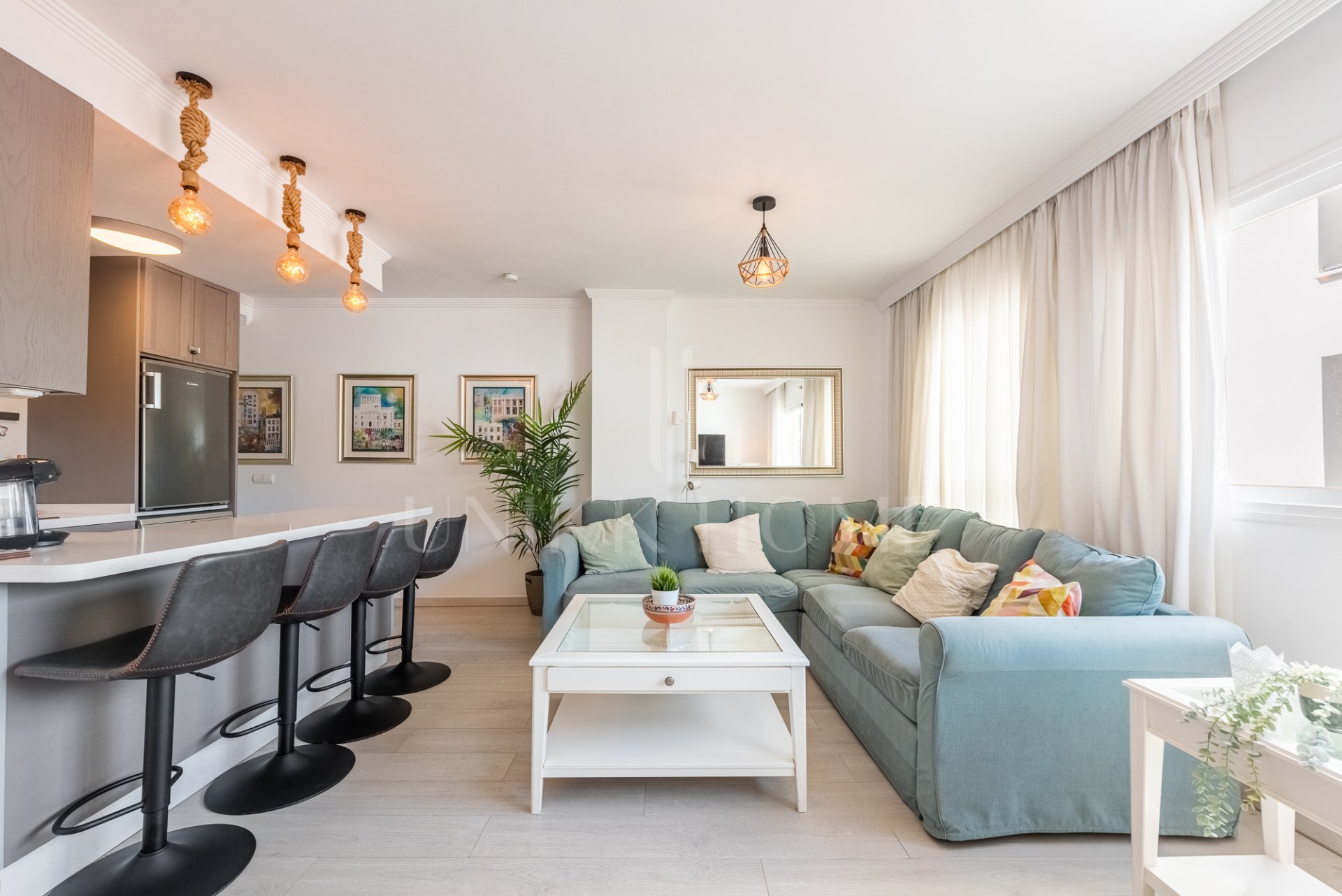 Encantador apartamento de 2 dormitorios en el corazón de La Cala de Mijas