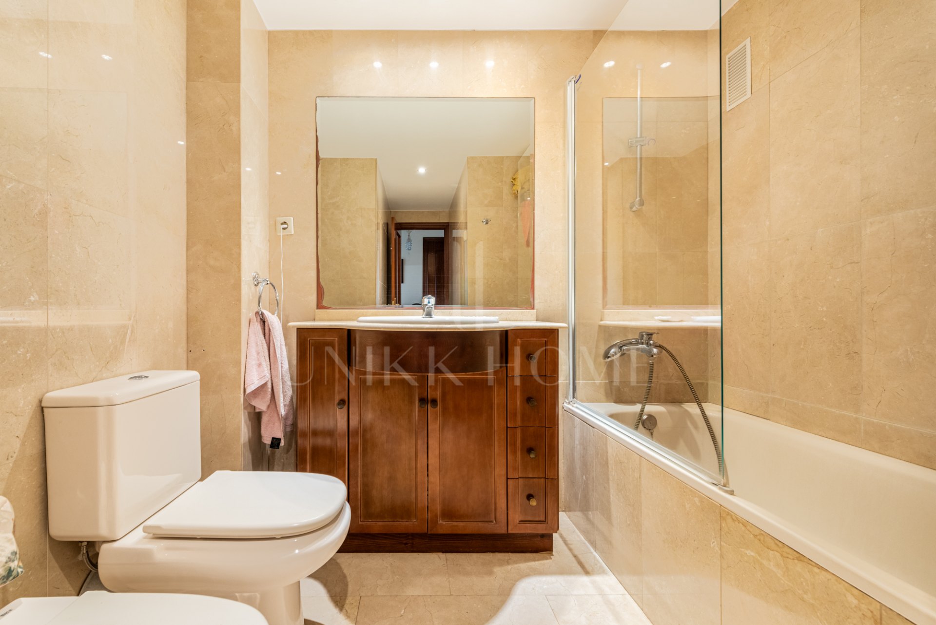 Spacious 3-Bedroom Apartment with Large Sunny Terrace in Central Fuengirola