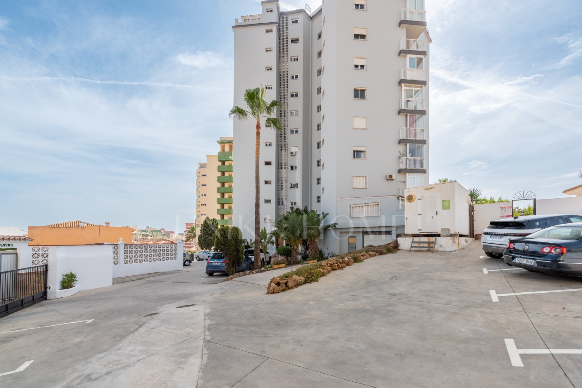 Spacious 3-Bedroom Apartment with Large Sunny Terrace in Central Fuengirola