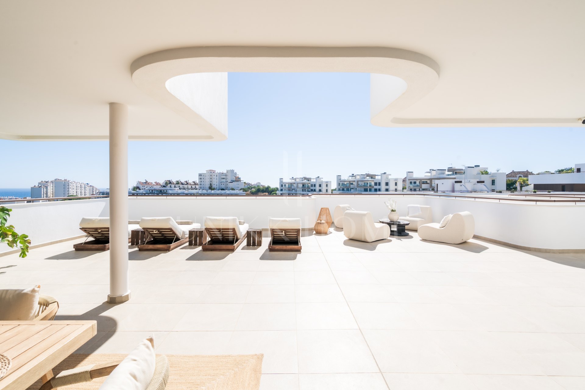 Beautiful Modern Apartment with Stunning Sea Views in Las Mesas, Estepona