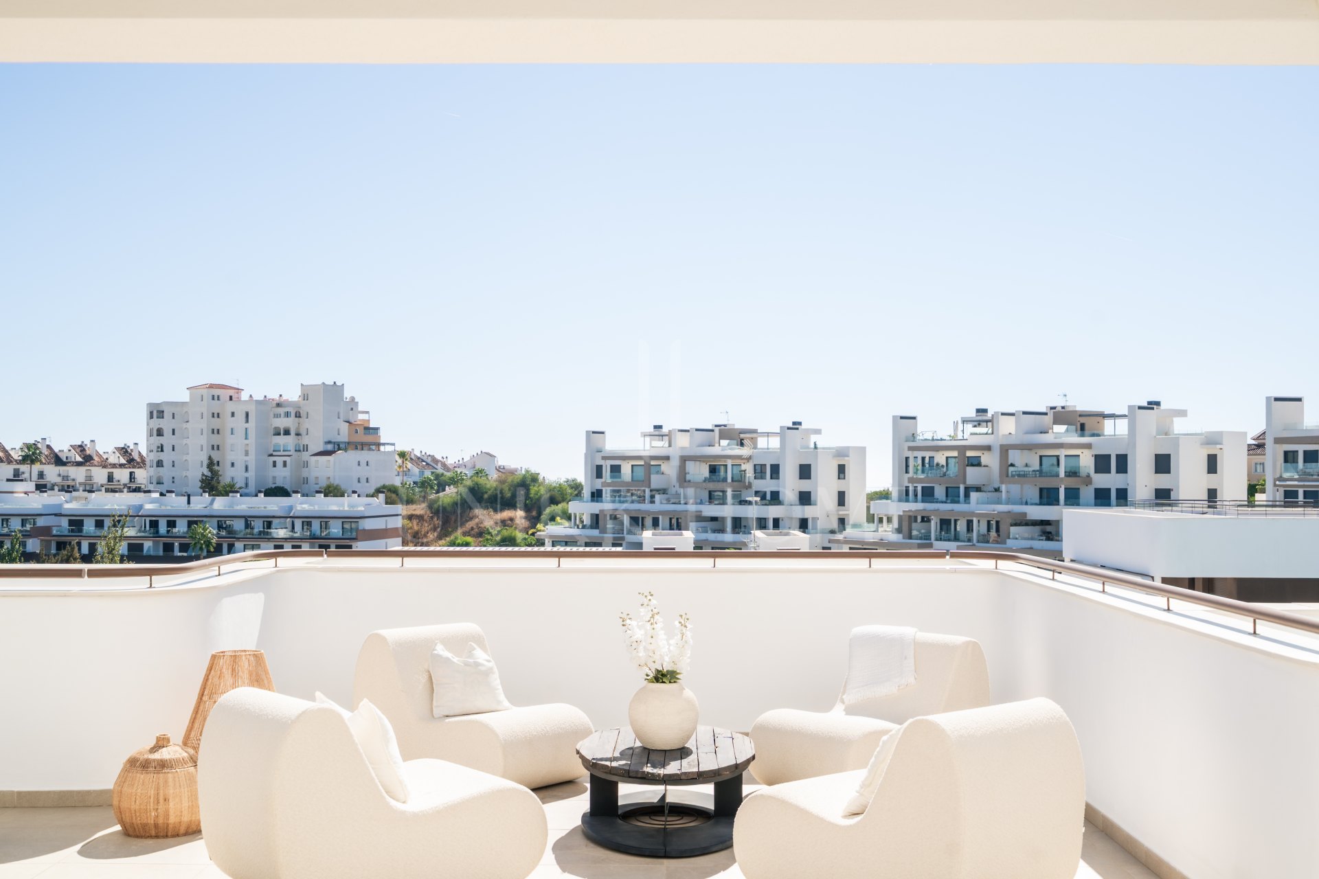 Beautiful Modern Apartment with Stunning Sea Views in Las Mesas, Estepona