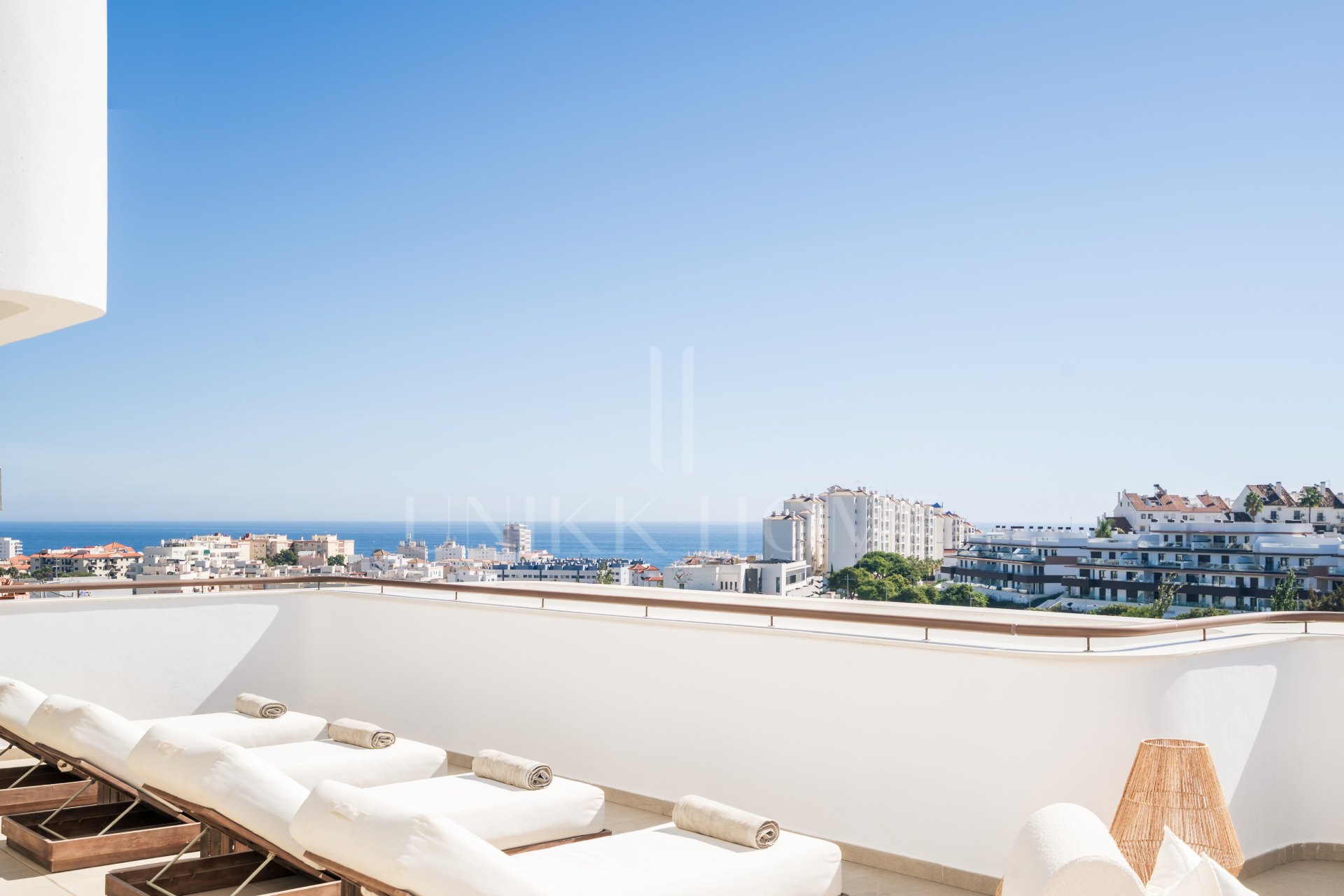 Beautiful Modern Apartment with Stunning Sea Views in Las Mesas, Estepona