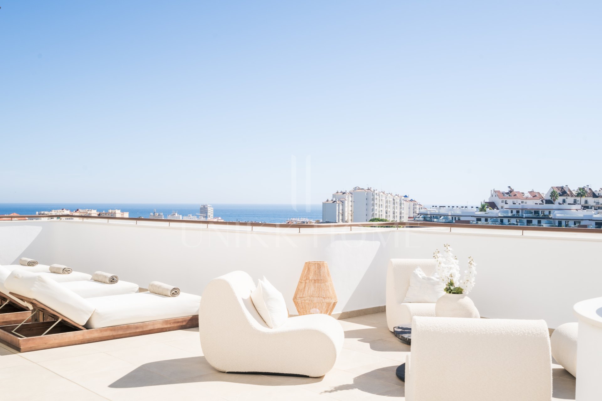 Beautiful Modern Apartment with Stunning Sea Views in Las Mesas, Estepona