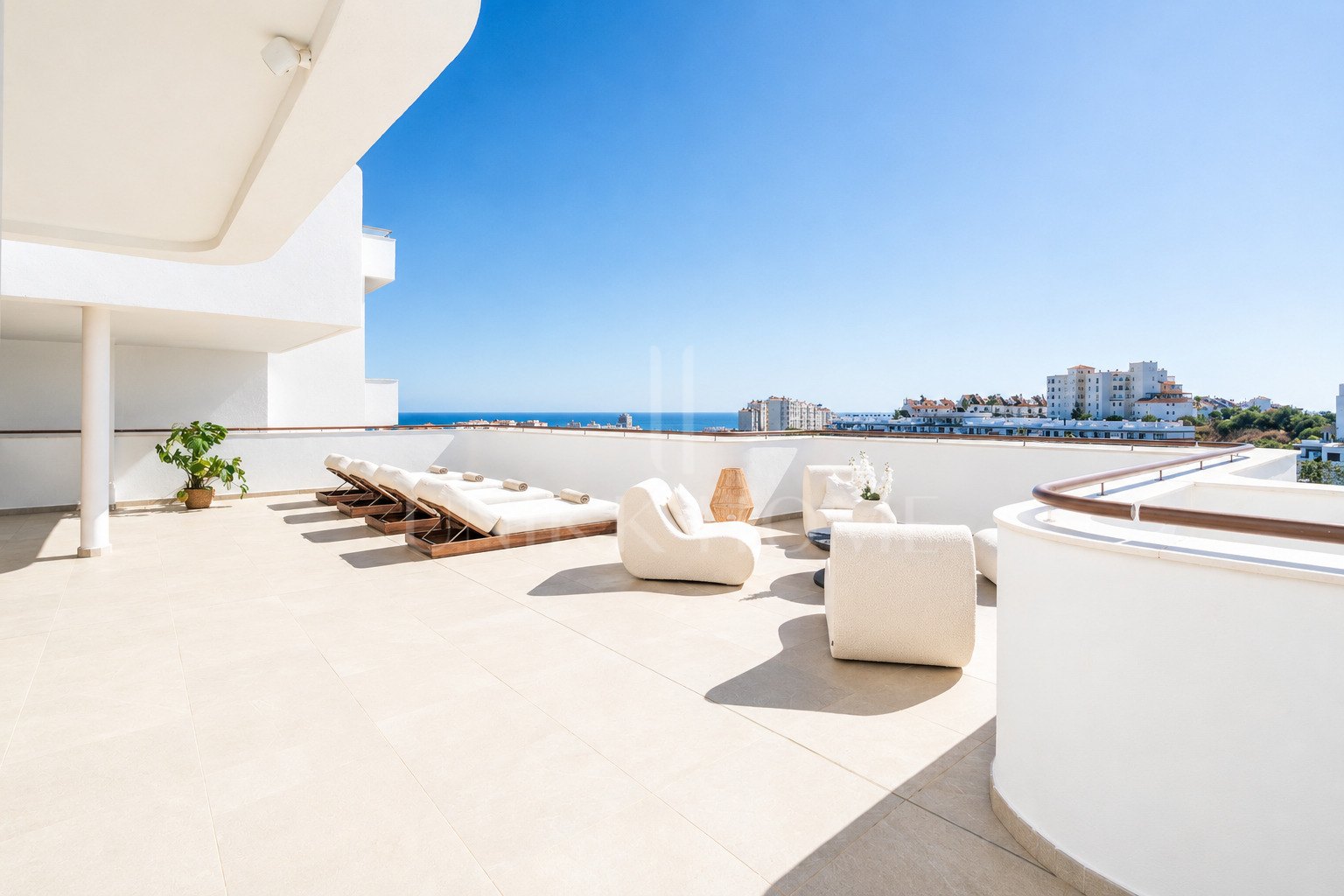 Beautiful Modern Apartment with Stunning Sea Views in Las Mesas, Estepona