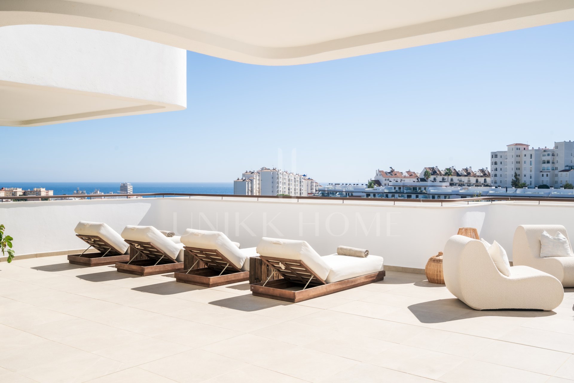 Beautiful Modern Apartment with Stunning Sea Views in Las Mesas, Estepona