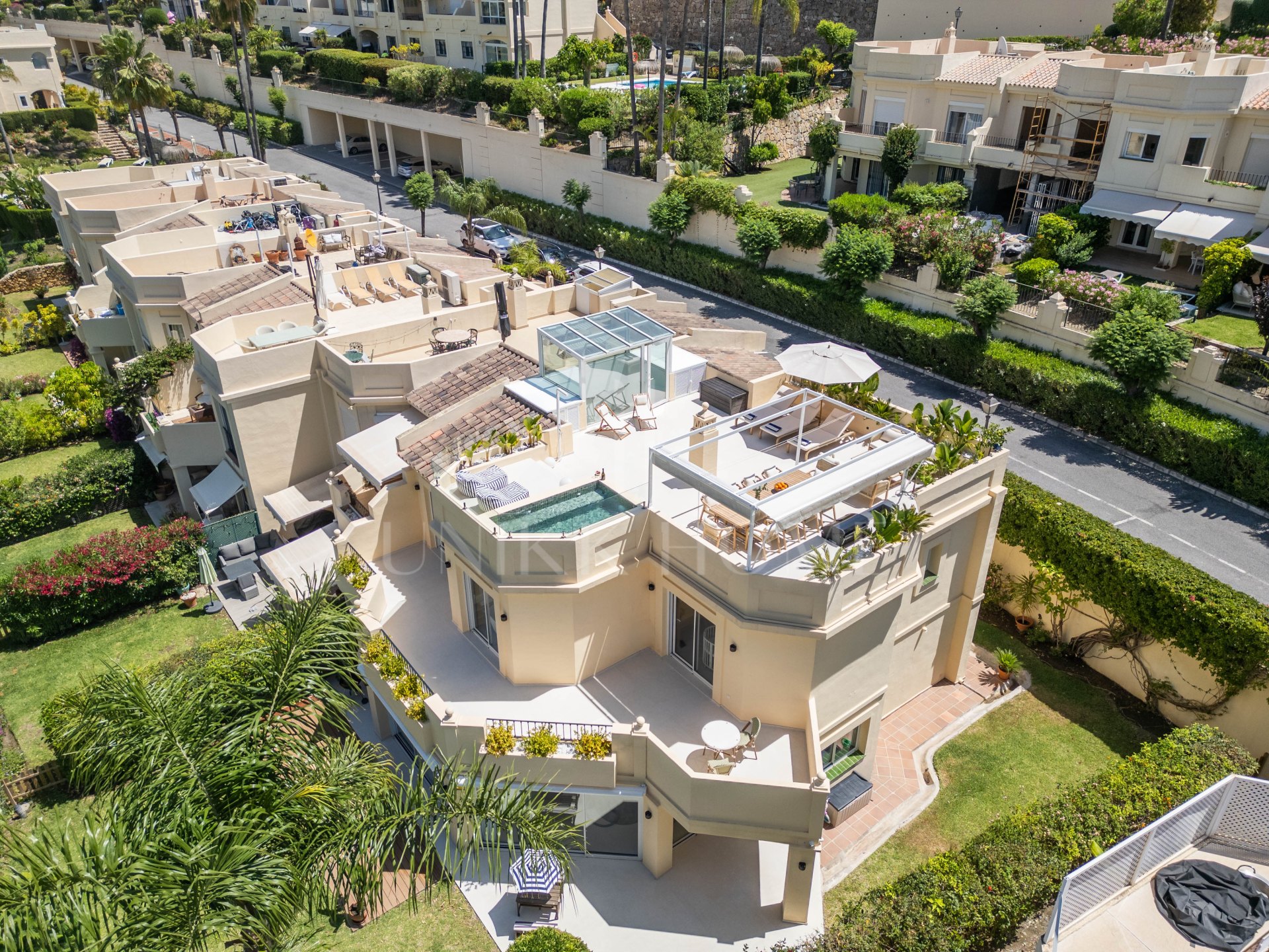 Elegante villa familiar con vistas panorámicas al golf y a la montaña en La Quinta Hills