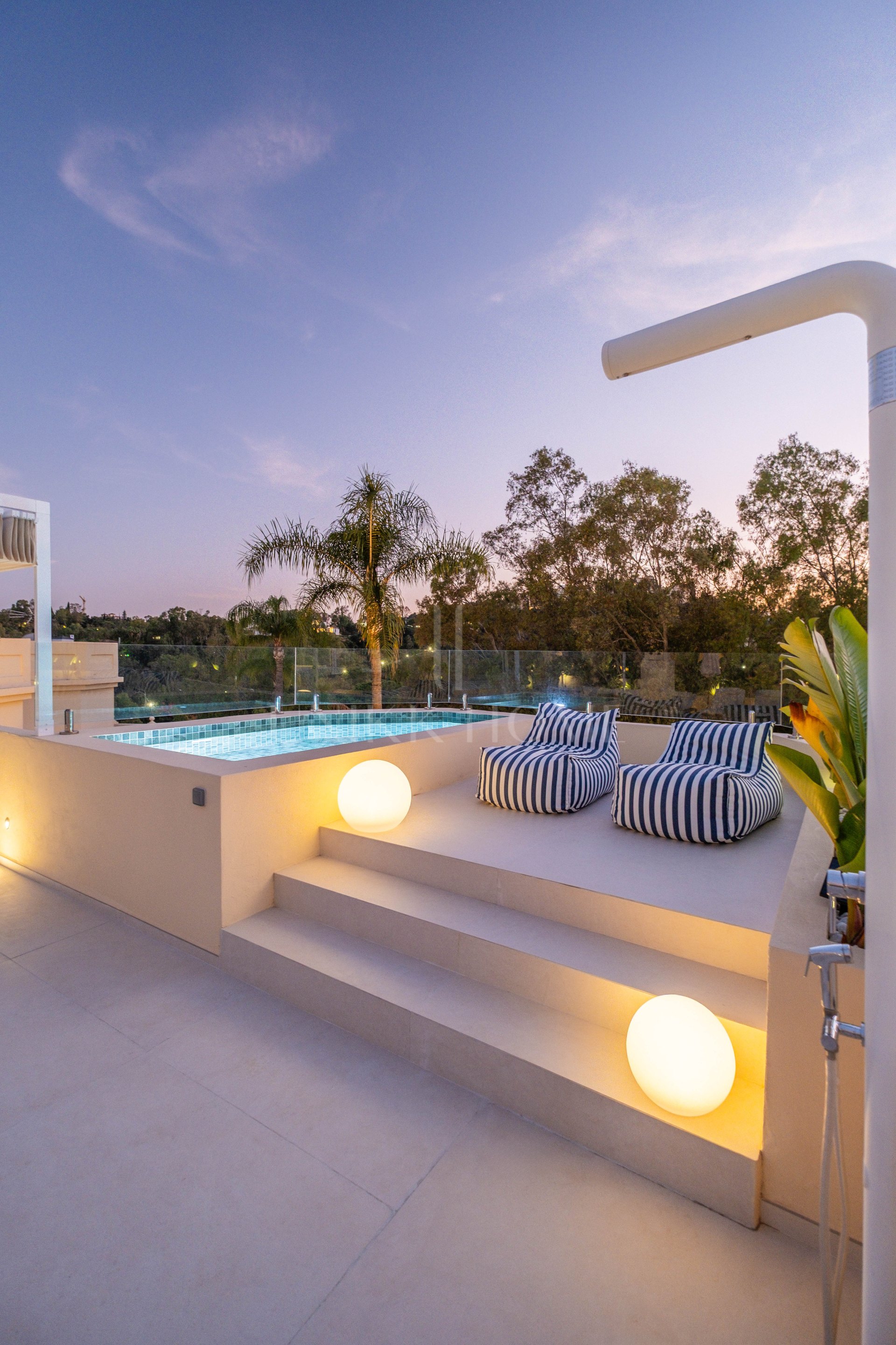 Elegante villa familiar con vistas panorámicas al golf y a la montaña en La Quinta Hills