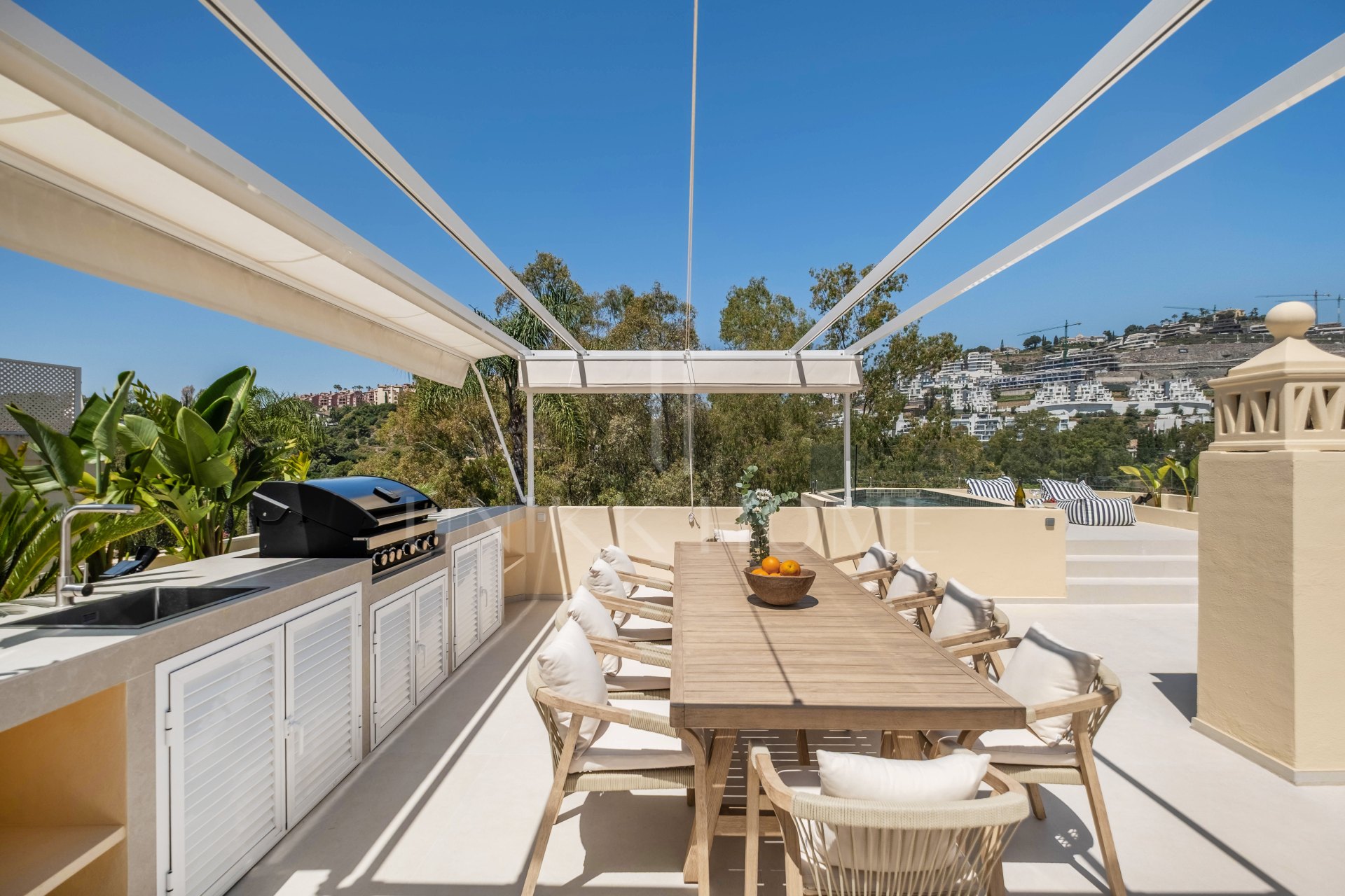 Elegante villa familiar con vistas panorámicas al golf y a la montaña en La Quinta Hills