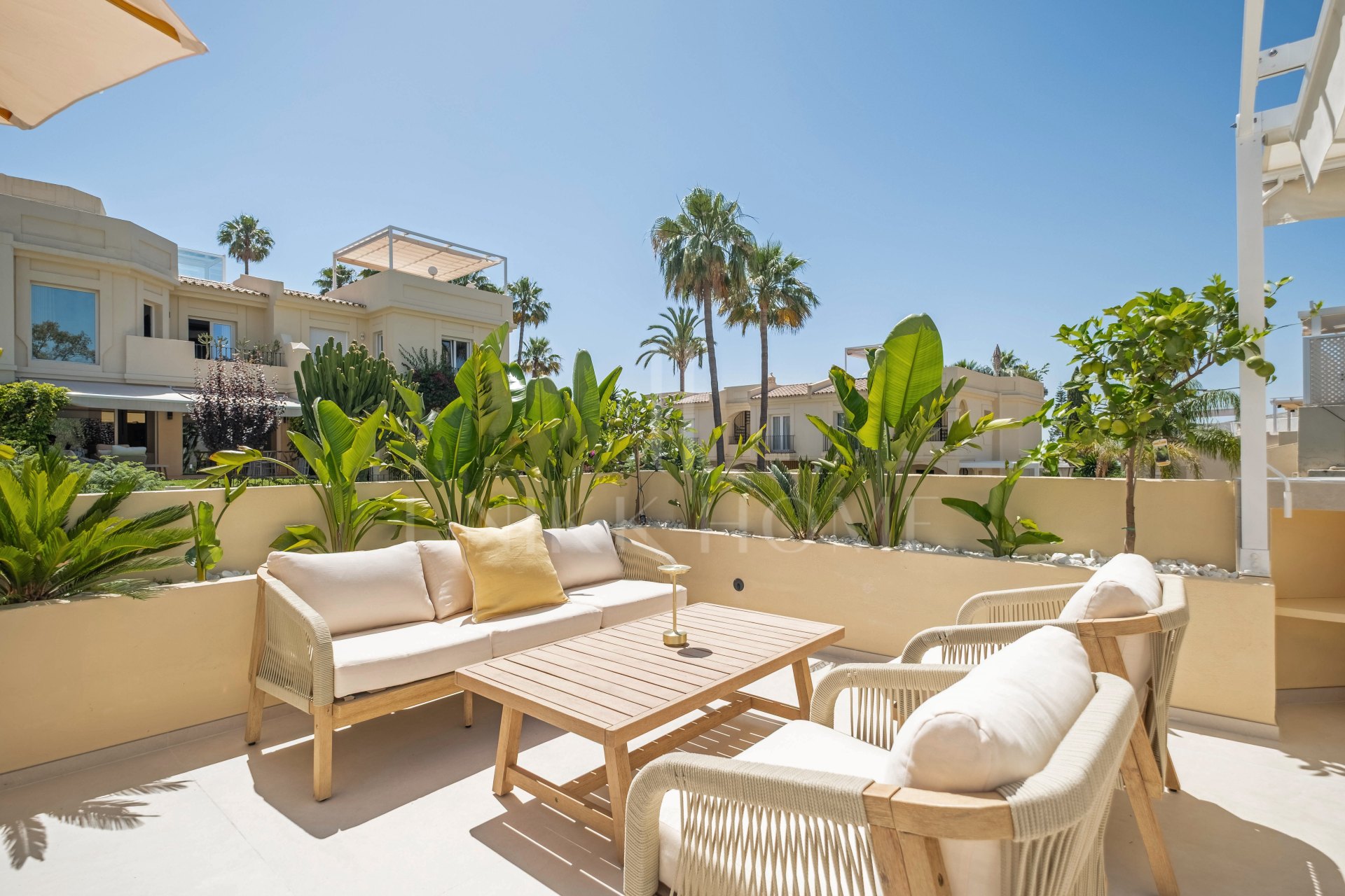 Elegante villa familiar con vistas panorámicas al golf y a la montaña en La Quinta Hills