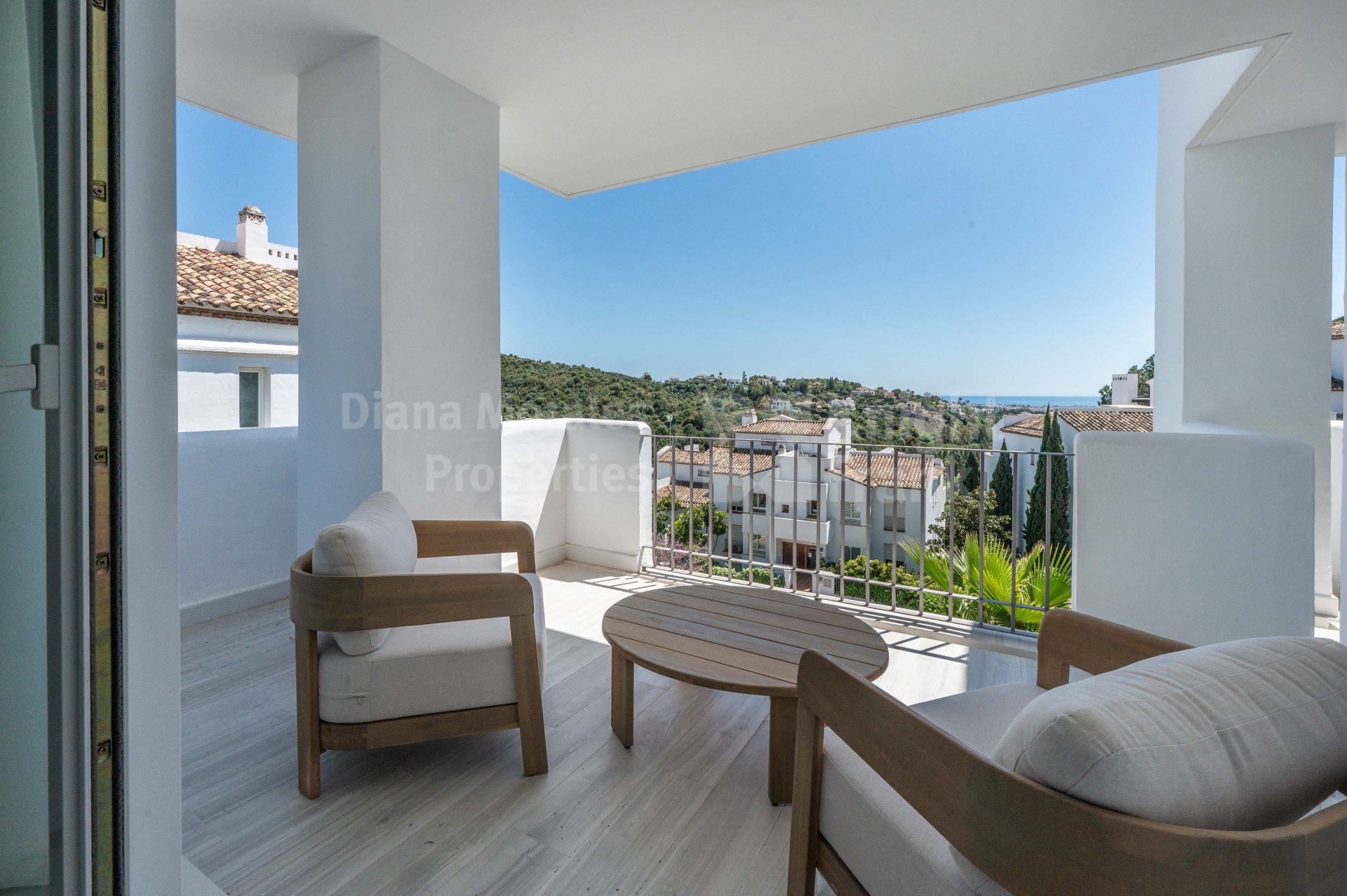First floor three -bedroom apartment with sea and golf views in La Quinta
