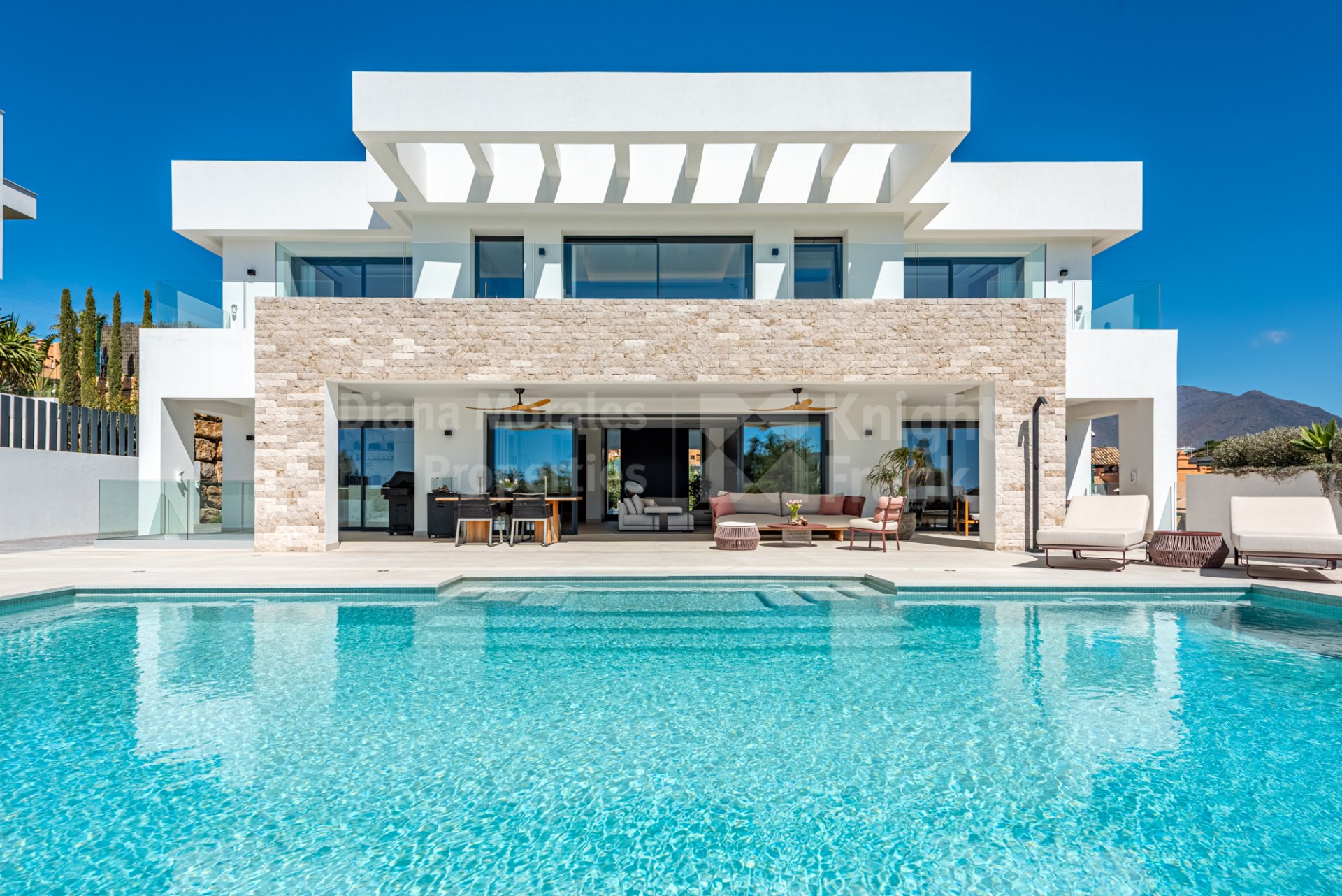 Modern villa with sea views next to Finca Cortesin