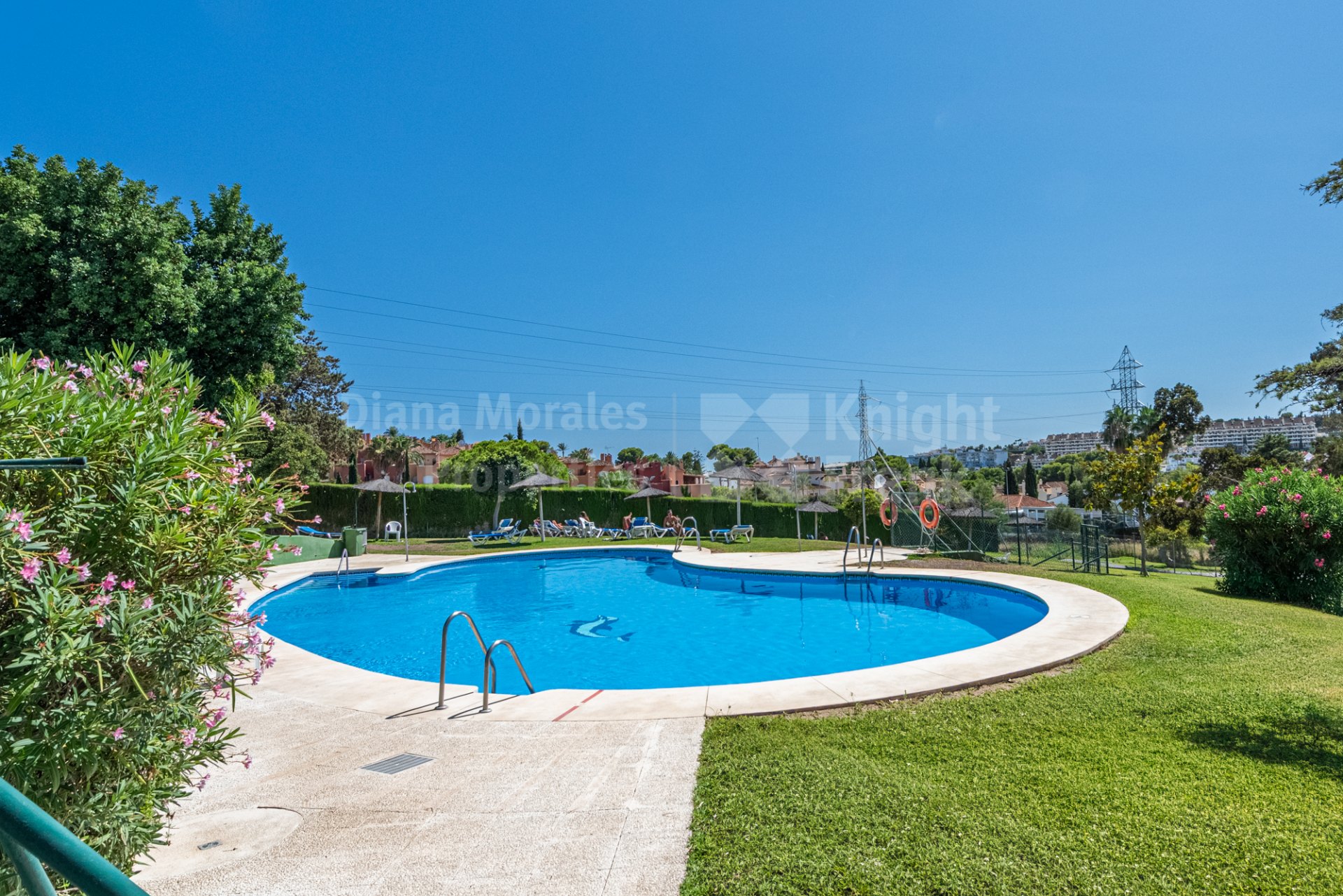 Seventh floor 2 bedroom apartment in Torres de Aloha