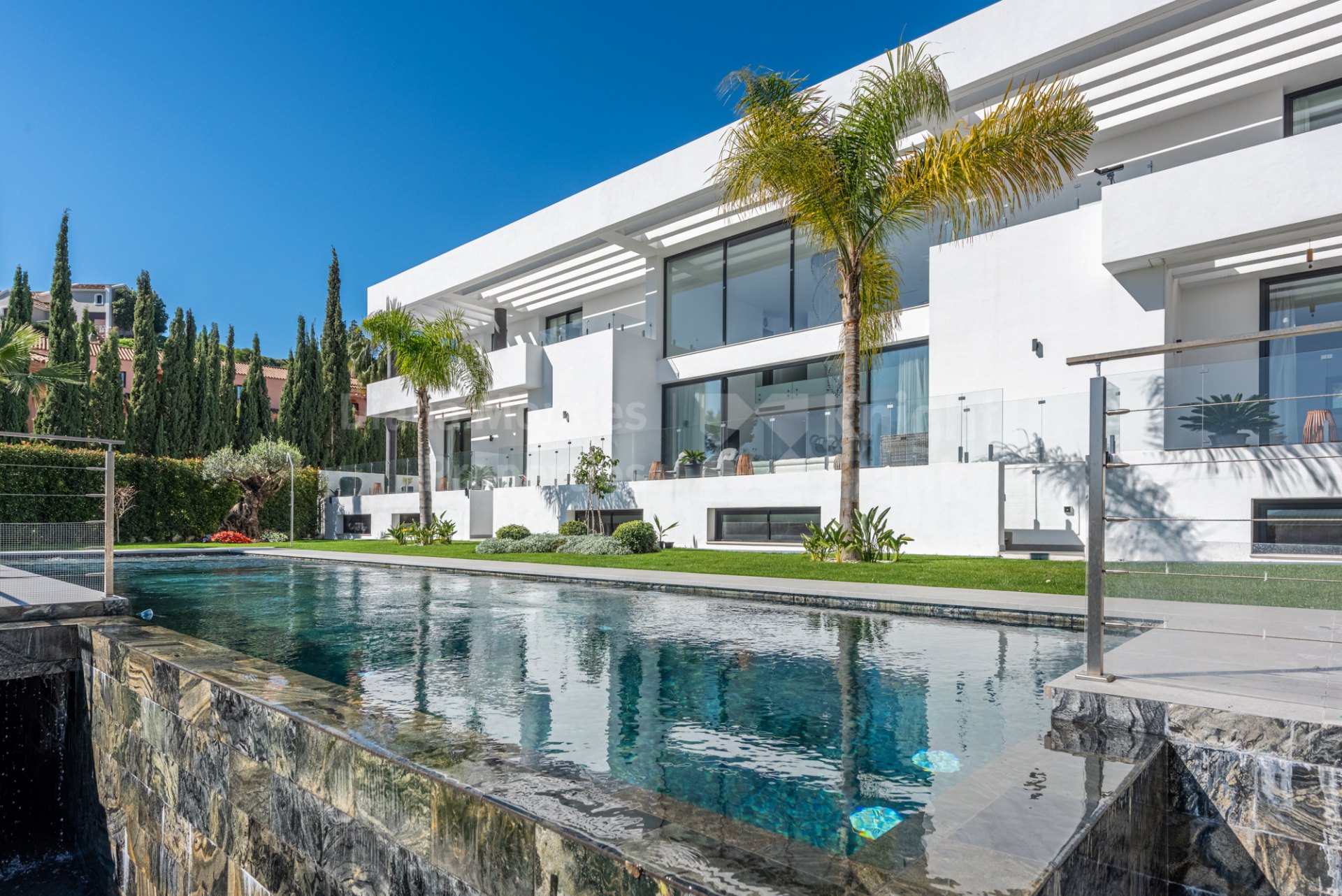 Villa with mountain and sea views in El Paraiso Alto — photo 1