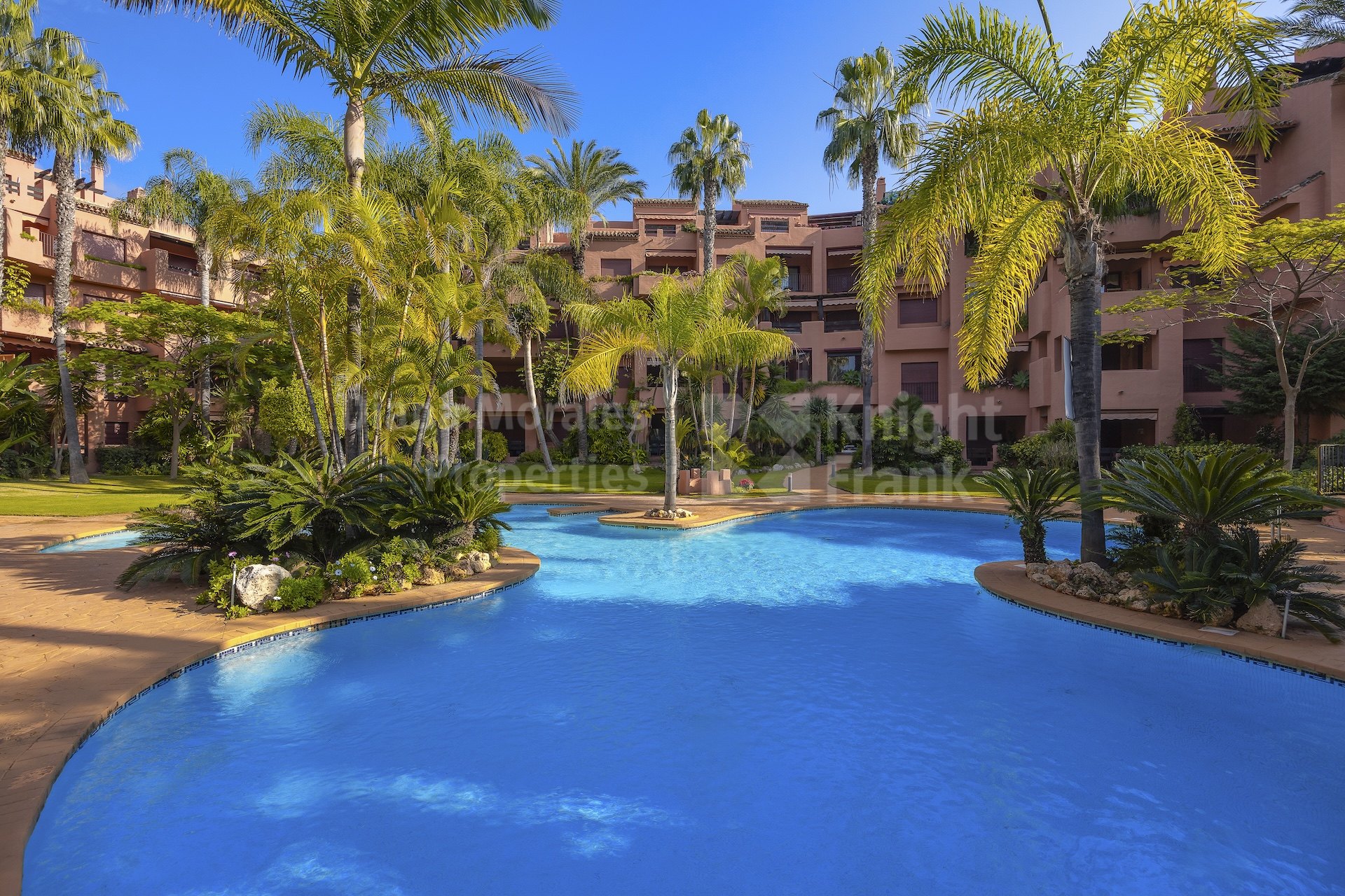 Three-bedroom first floor apartment in beachfront Alicate Playa