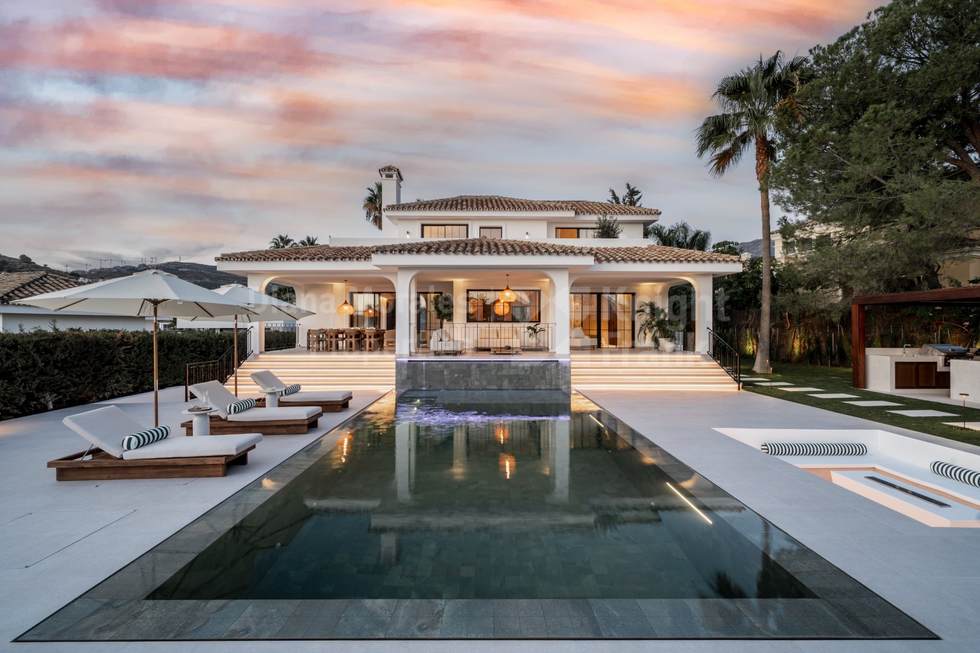 Áuriga 13, a modern house with outdoor areas to enjoy