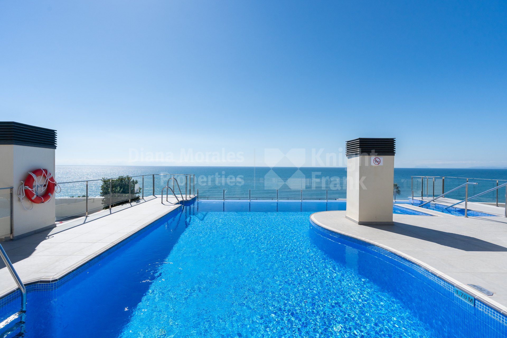 Cosmo Beach, Appartement en bord de mer ensoleillé de deux chambres à