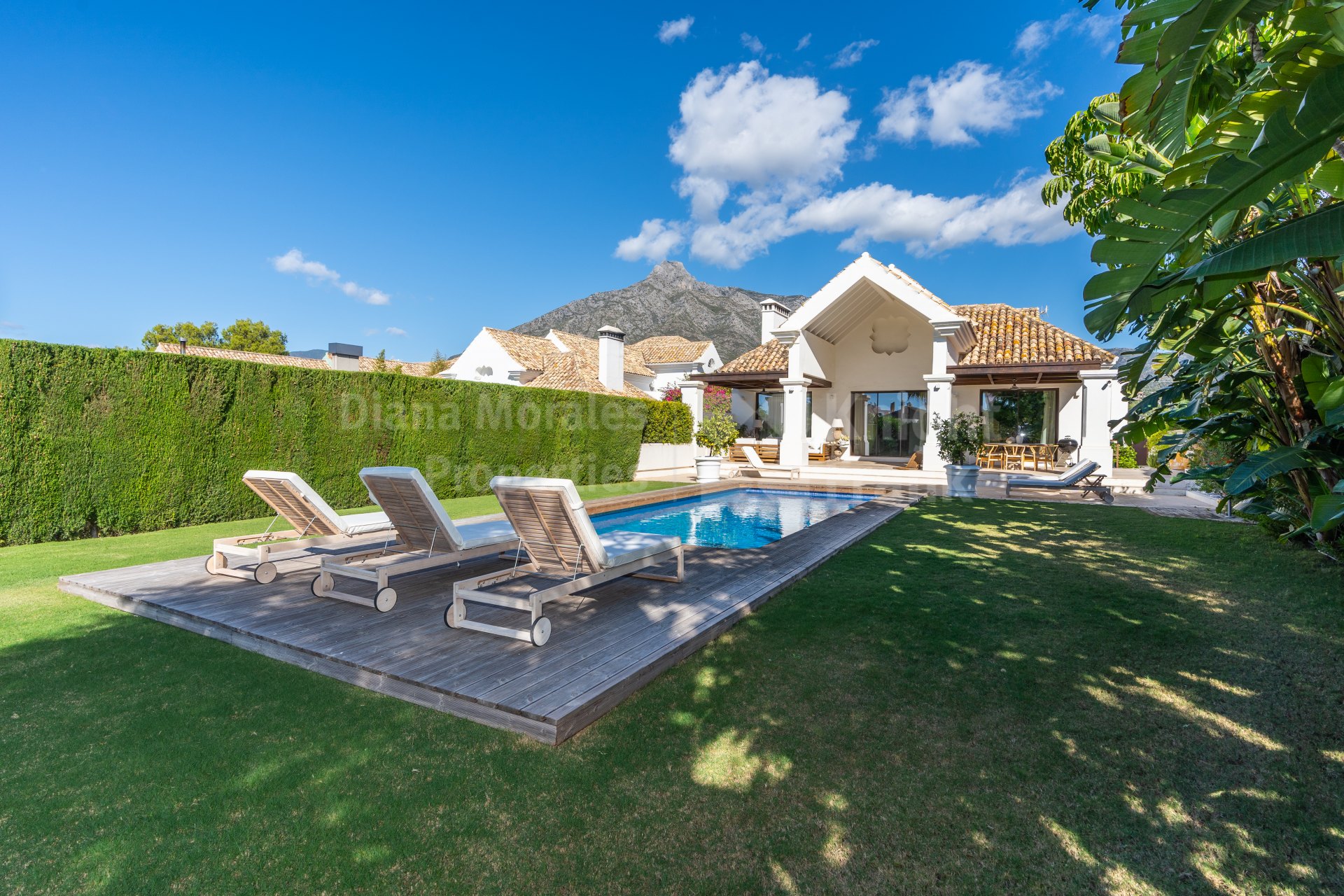 Properties for sale in Las Lomas del Marbella Club, Marbella Golden Mile