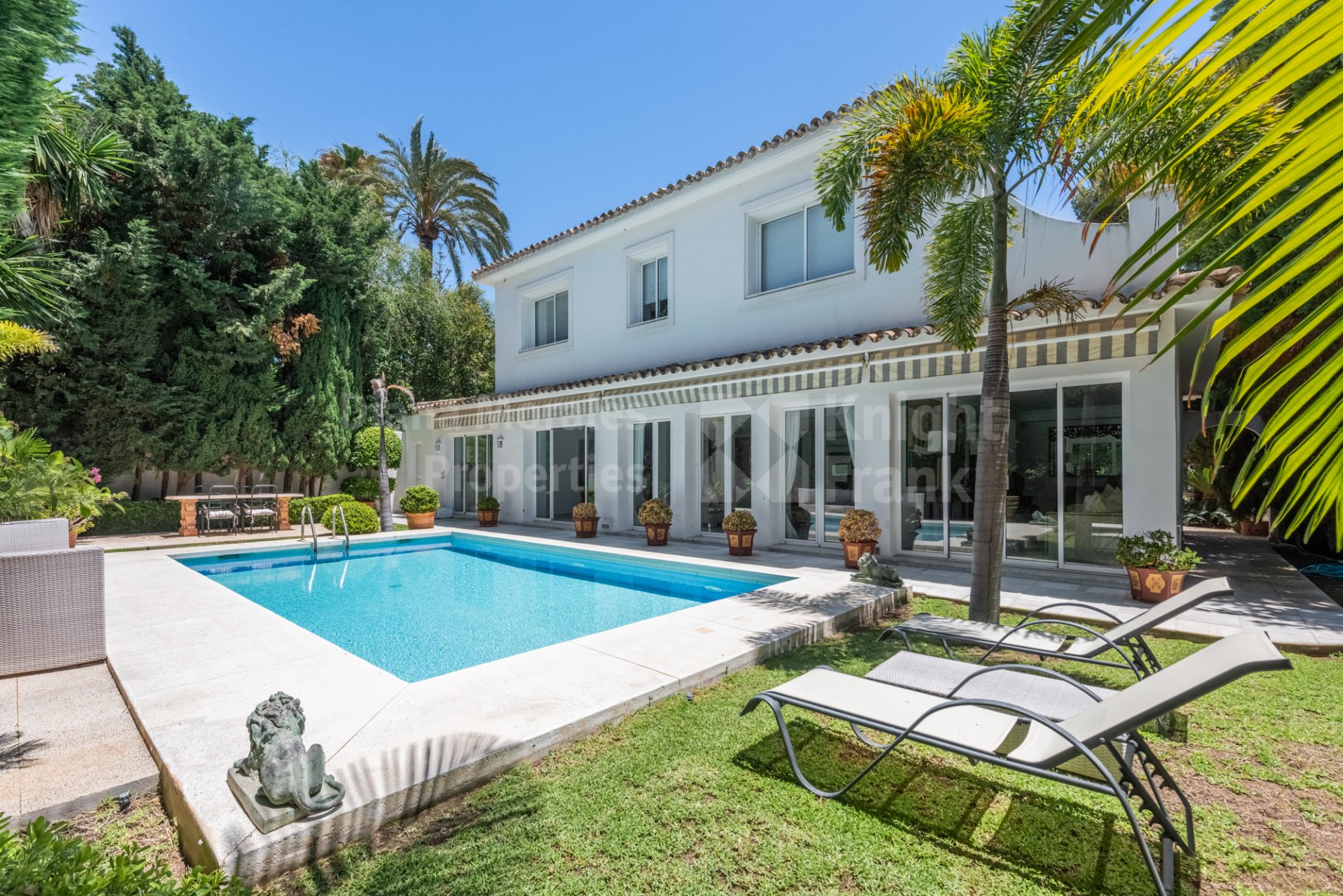 Contemporary villa In Los Monteros Beach