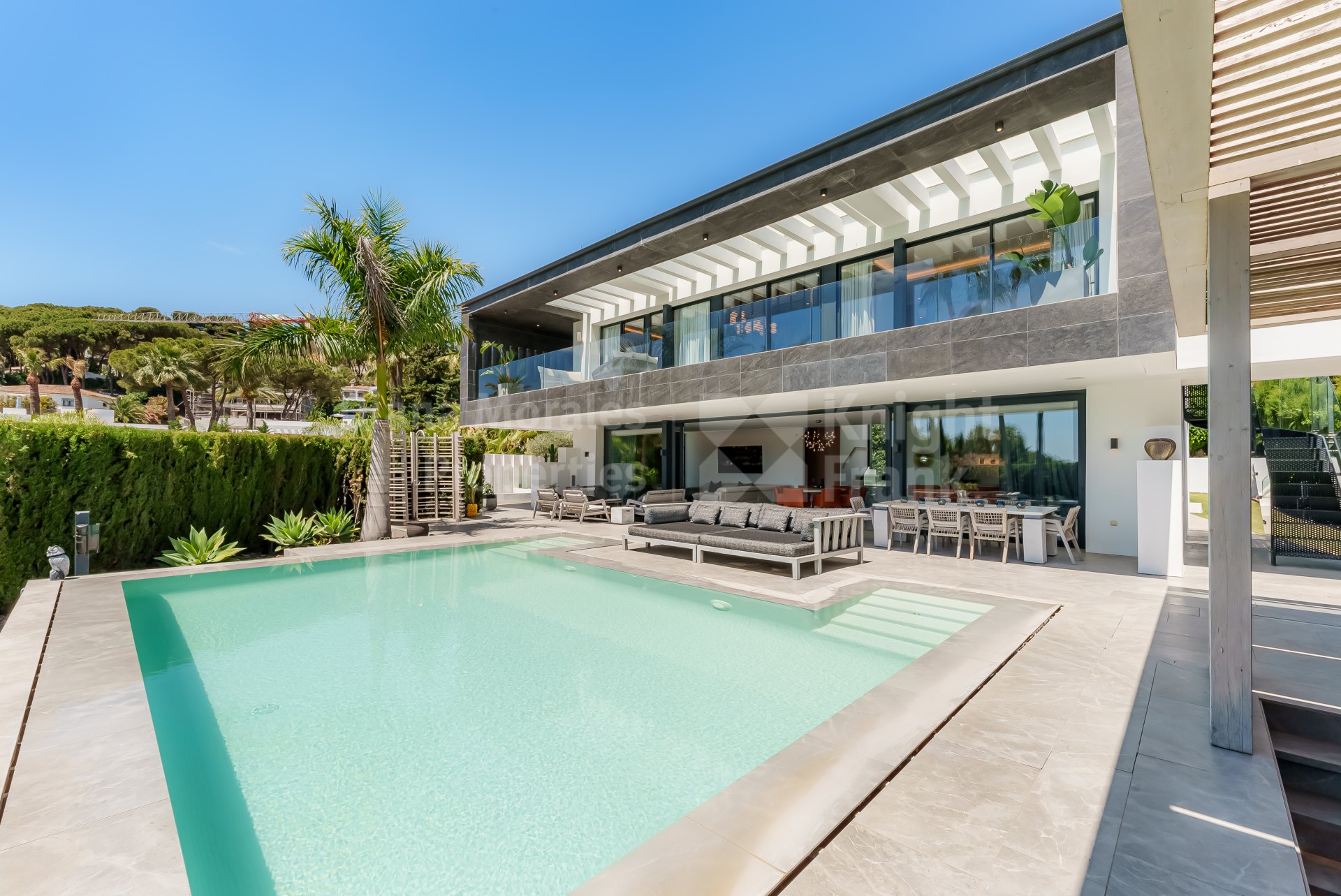 South facing four-bedroom modern villa with panoramic views in Las Brisas — photo 1