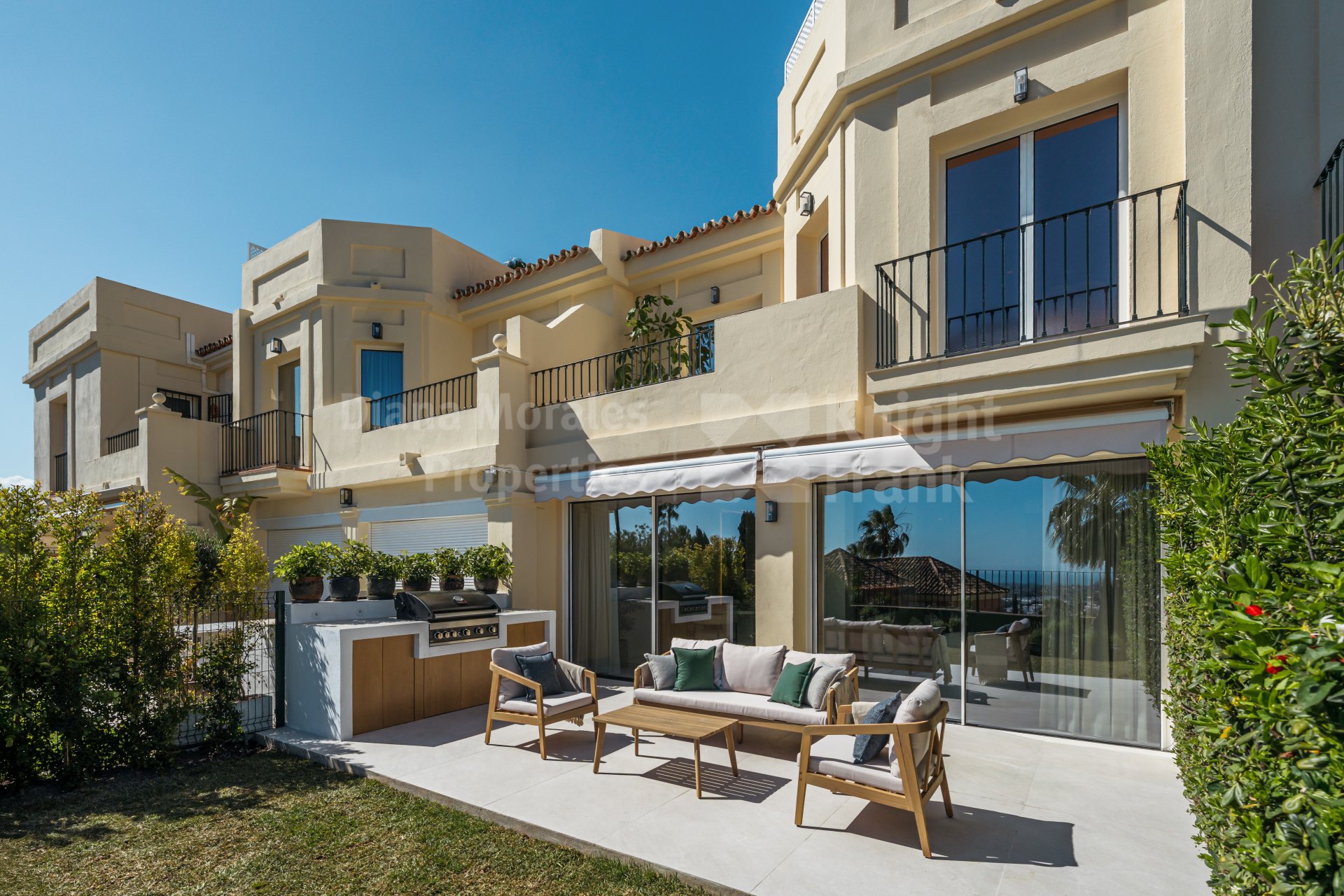 Maison Vue, renovated semi-detached house with views and Scandinavian style in La Quinta Hills