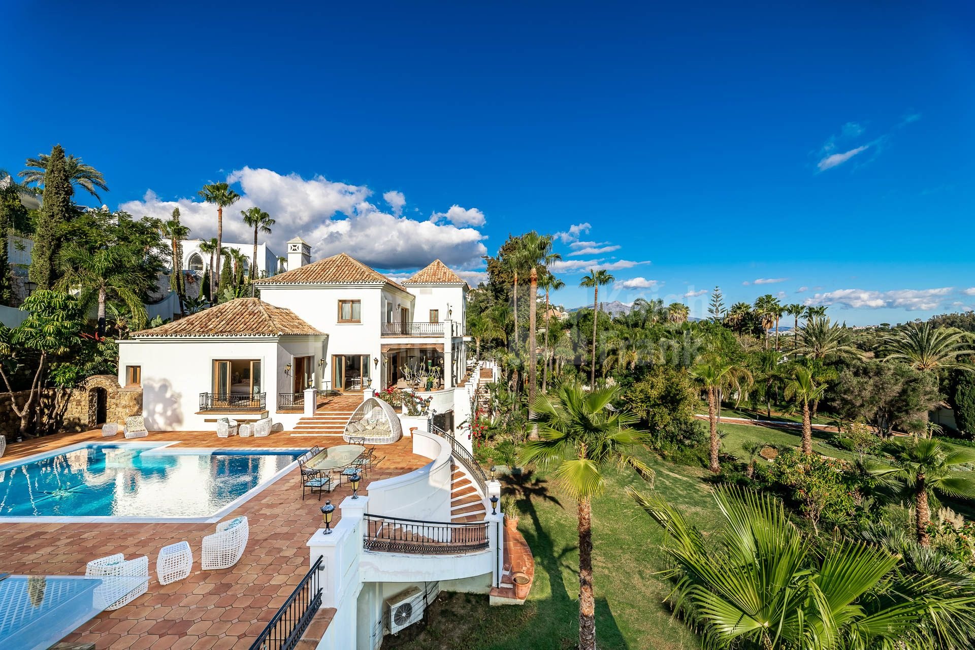 Great estate in El Paraiso Alto
