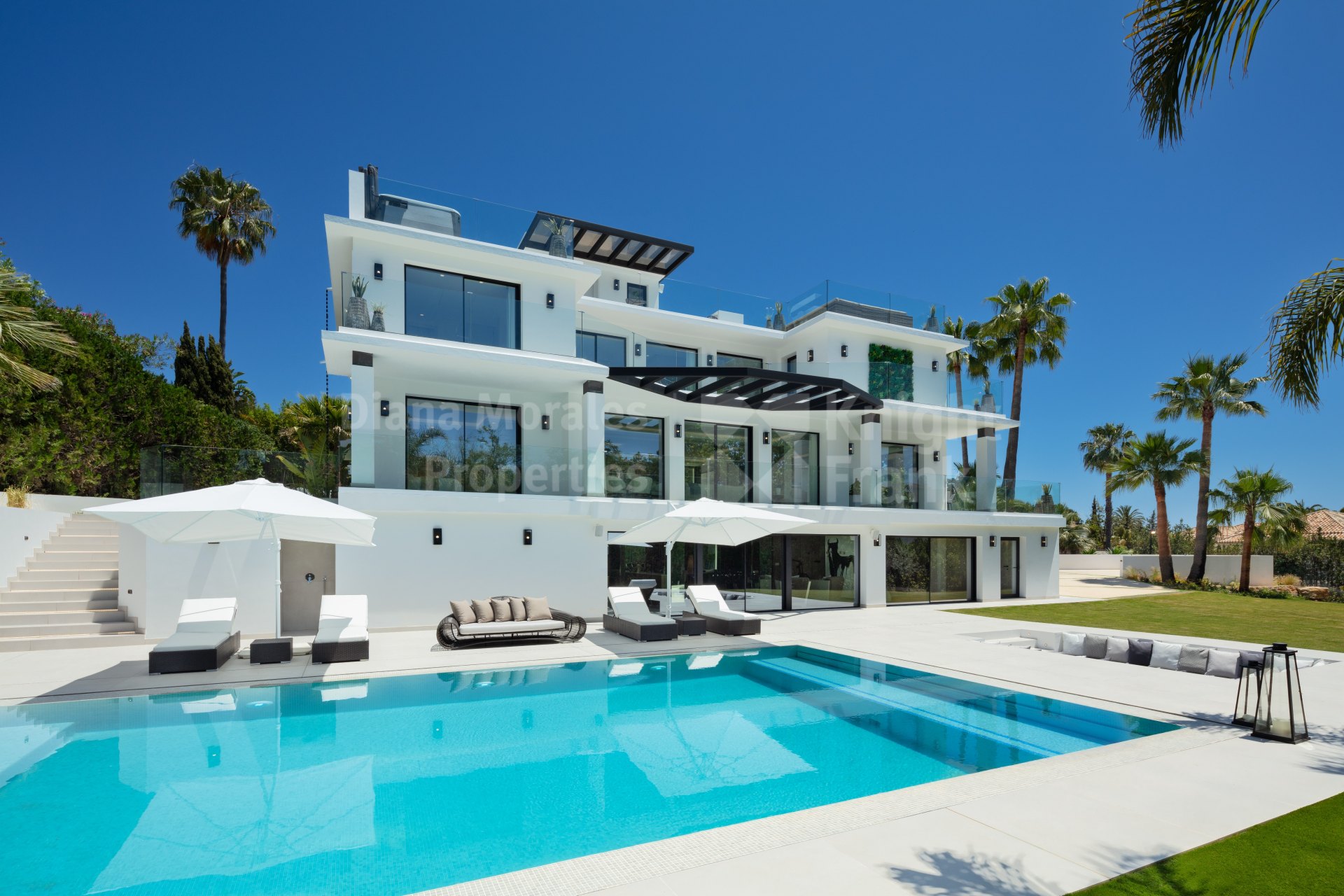 Modern Villas for sale in Rocio de Nagüeles, Marbella Golden Mile