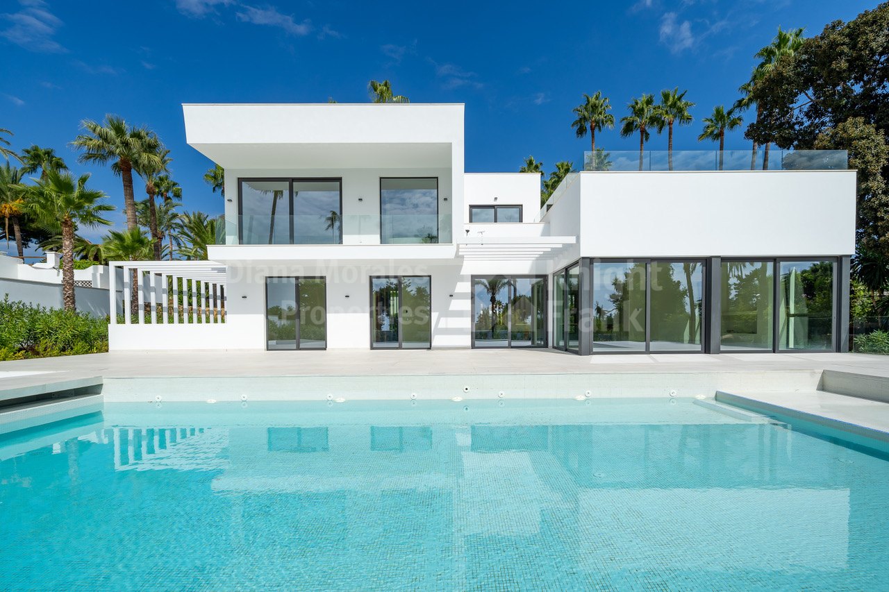 Villa Miura, contemporary 4-bedroom house in El Paraíso
