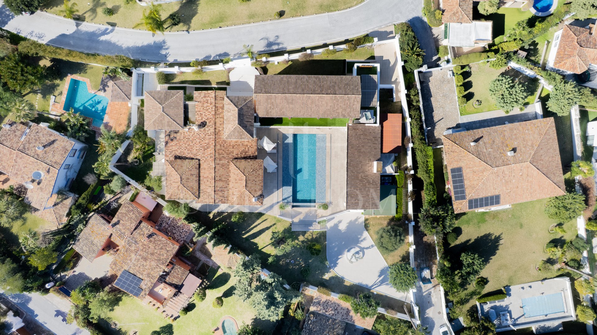 Villa moderna renovada espaciosa, junto Guadalmina Golf