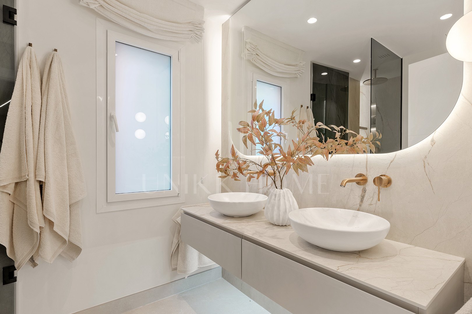 Apartamento en planta baja frente al mar con vistas directas al mar