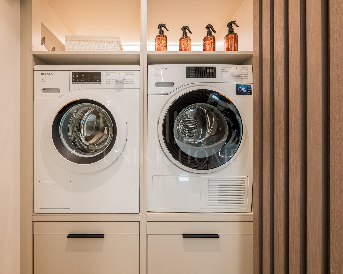 Ático en Primera Línea de Playa con Solárium y Vistas al Mar
