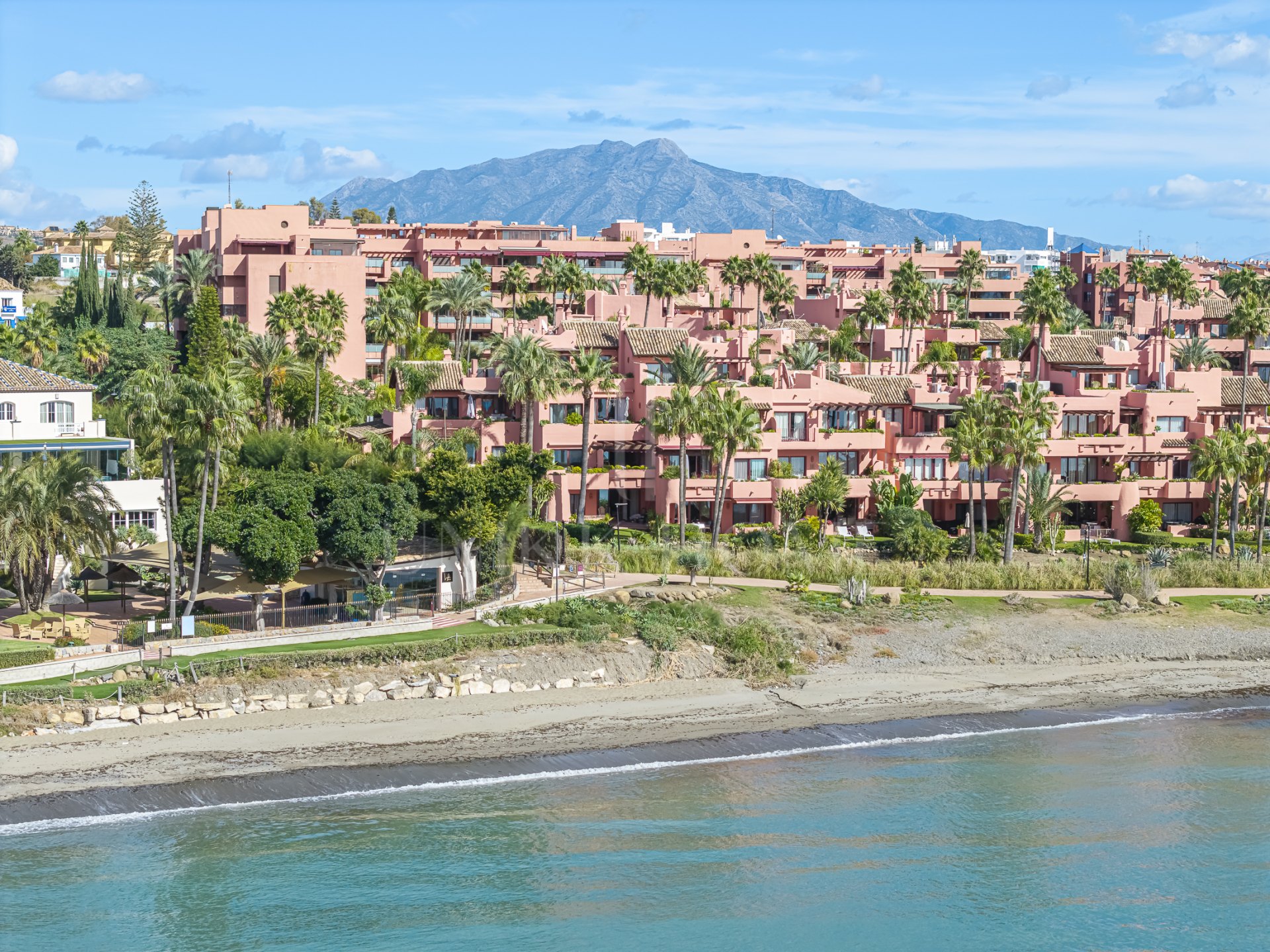 Beachfront Ground-Floor Apartment in Cabo Bermejo, Estepona