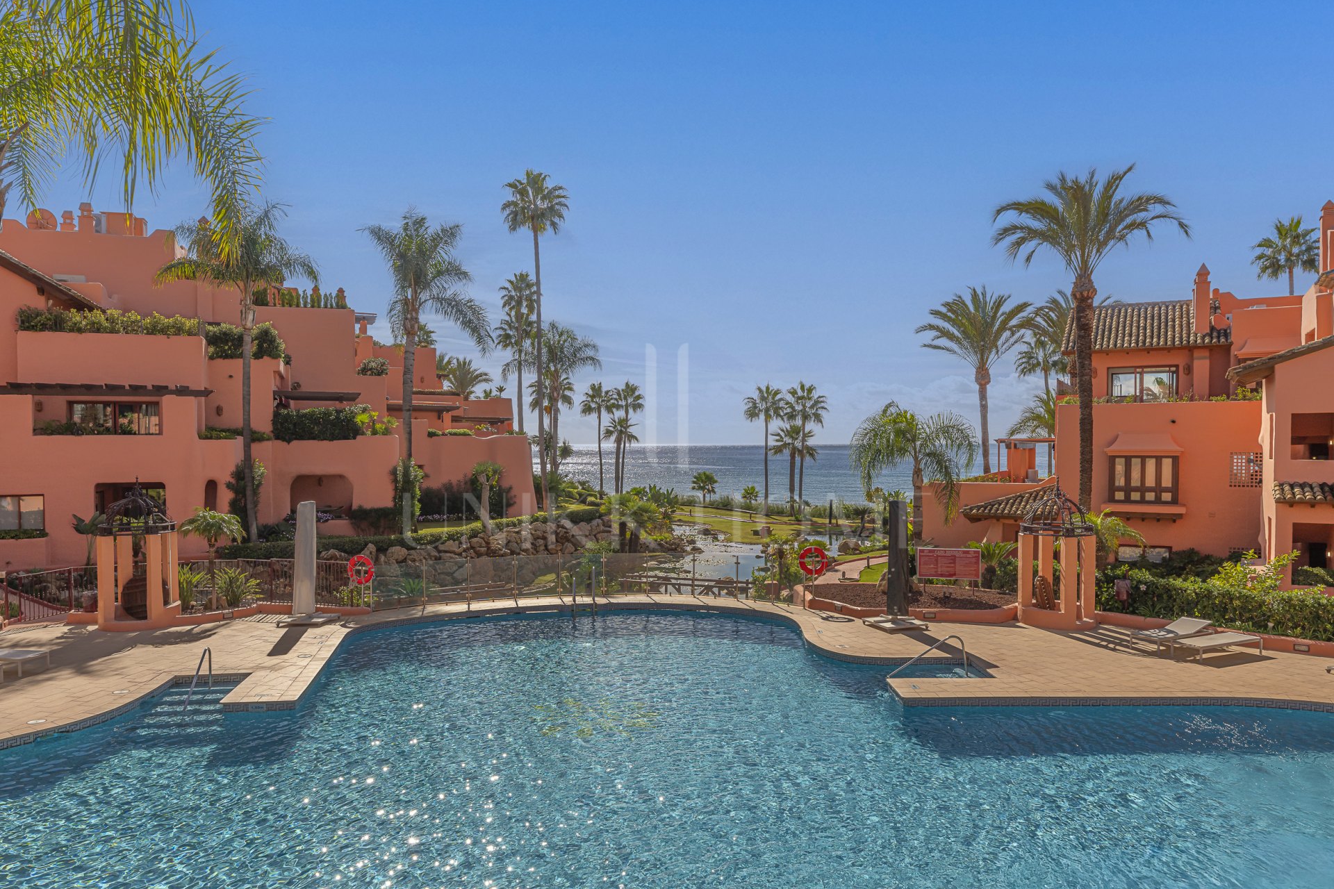 Beachfront Ground-Floor Apartment in Cabo Bermejo, Estepona