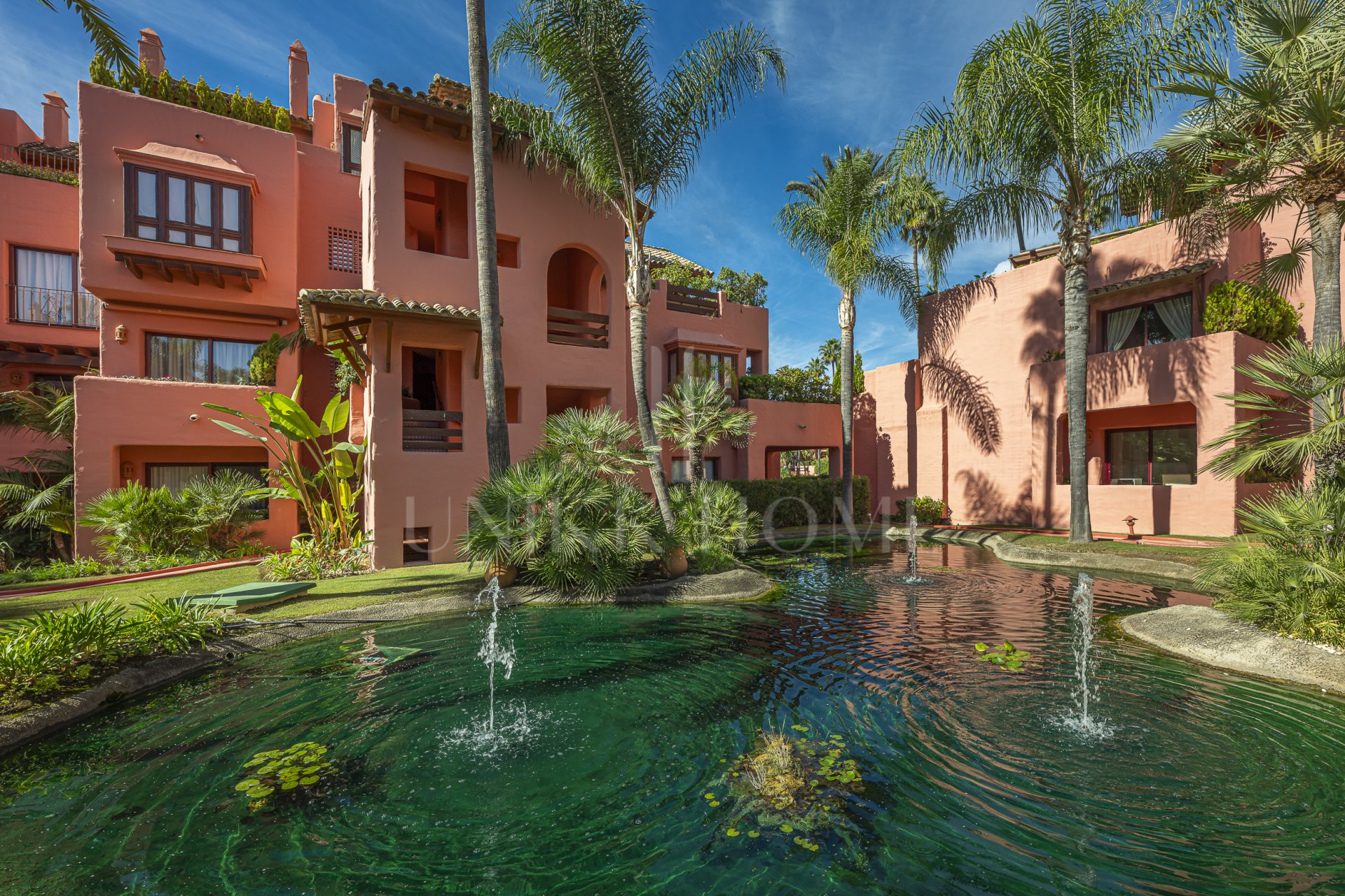 Beachfront Ground-Floor Apartment in Cabo Bermejo, Estepona