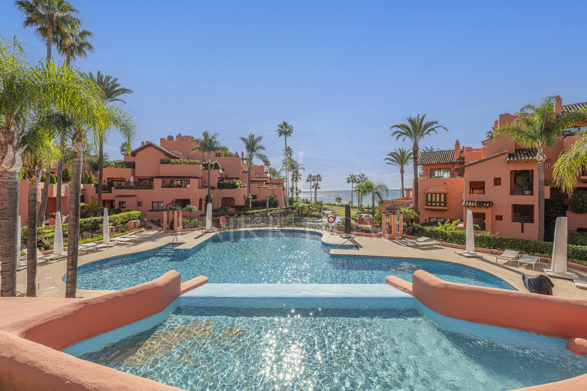 Beachfront Ground-Floor Apartment in Cabo Bermejo, Estepona