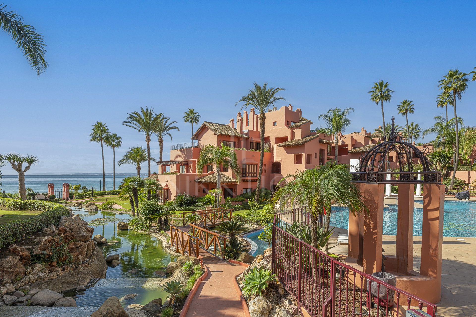 Beachfront Ground-Floor Apartment in Cabo Bermejo, Estepona