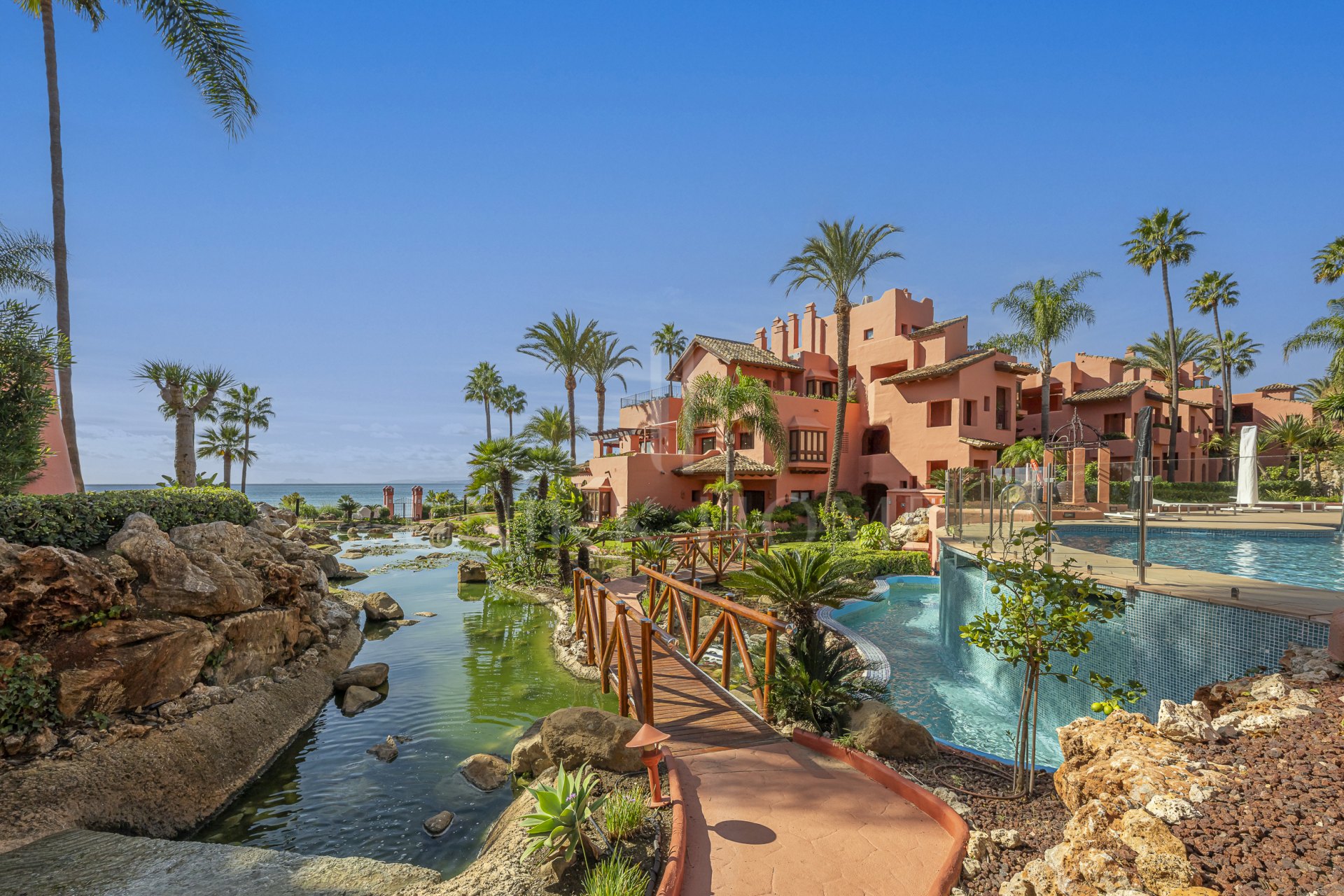 Beachfront Ground-Floor Apartment in Cabo Bermejo, Estepona