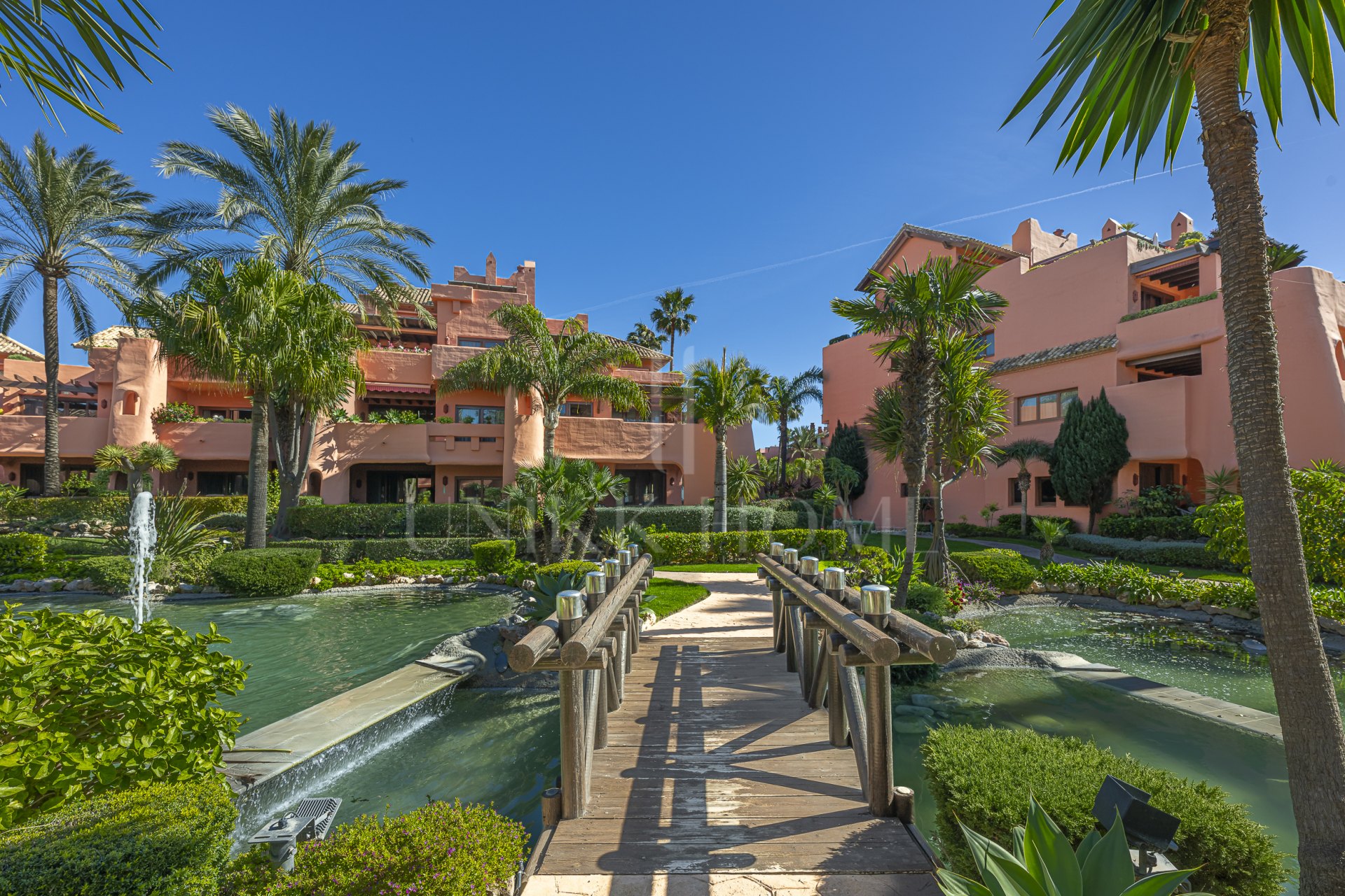 Panoramic Sea Views Beachfront Penthouse, New Golden Mile