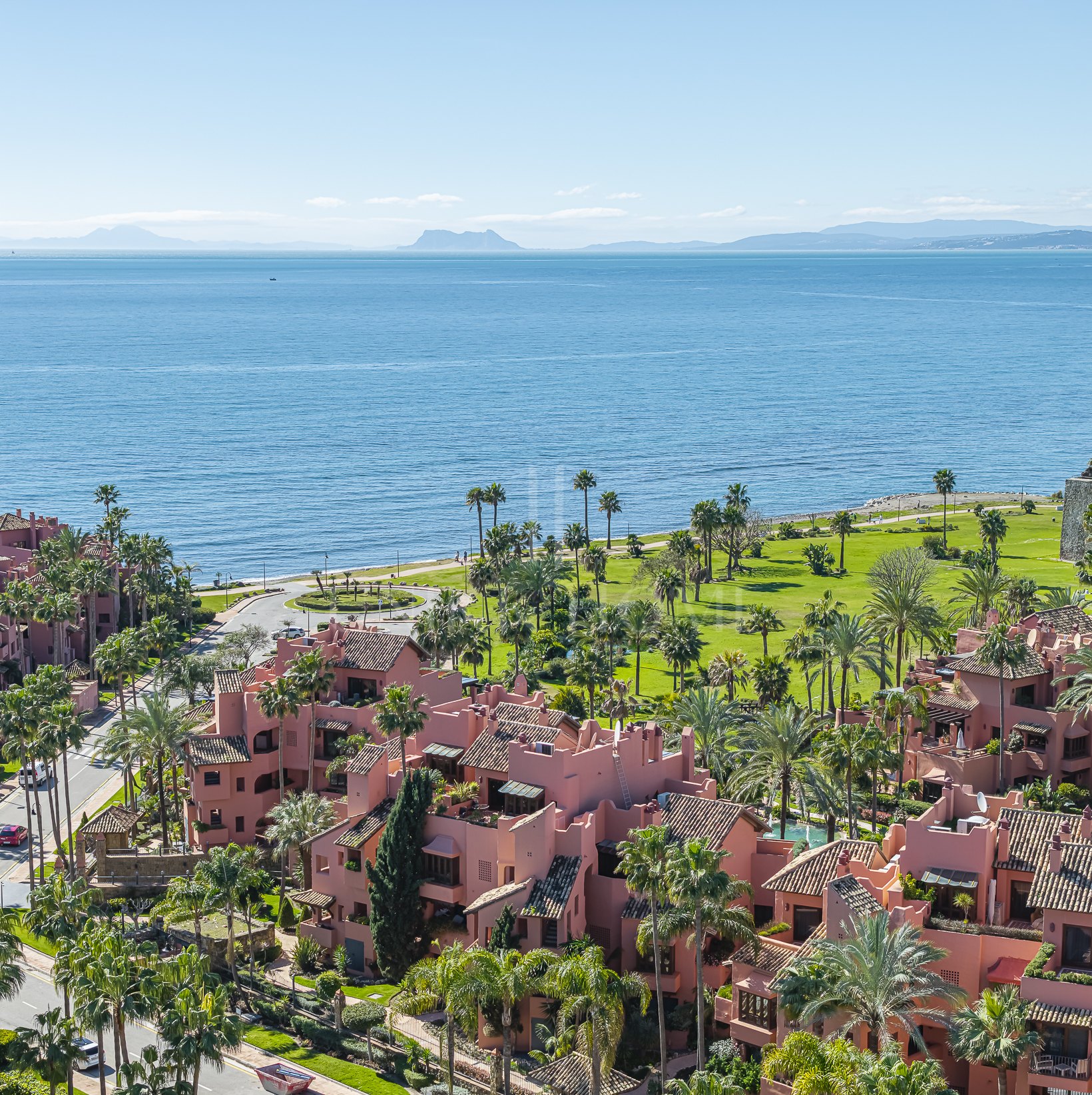 Panoramic Sea Views Beachfront Penthouse, New Golden Mile