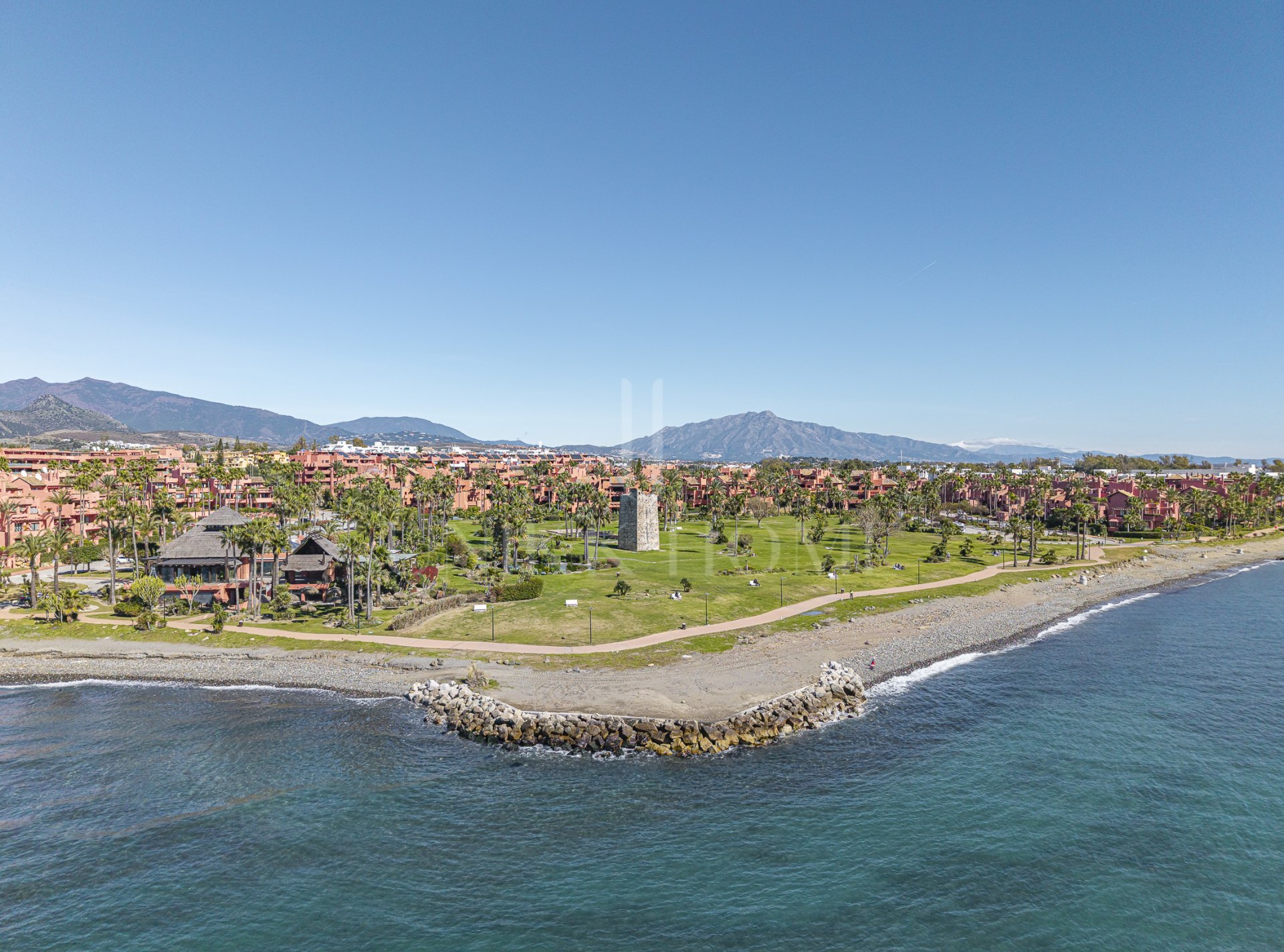 Panoramic Sea Views Beachfront Penthouse, New Golden Mile